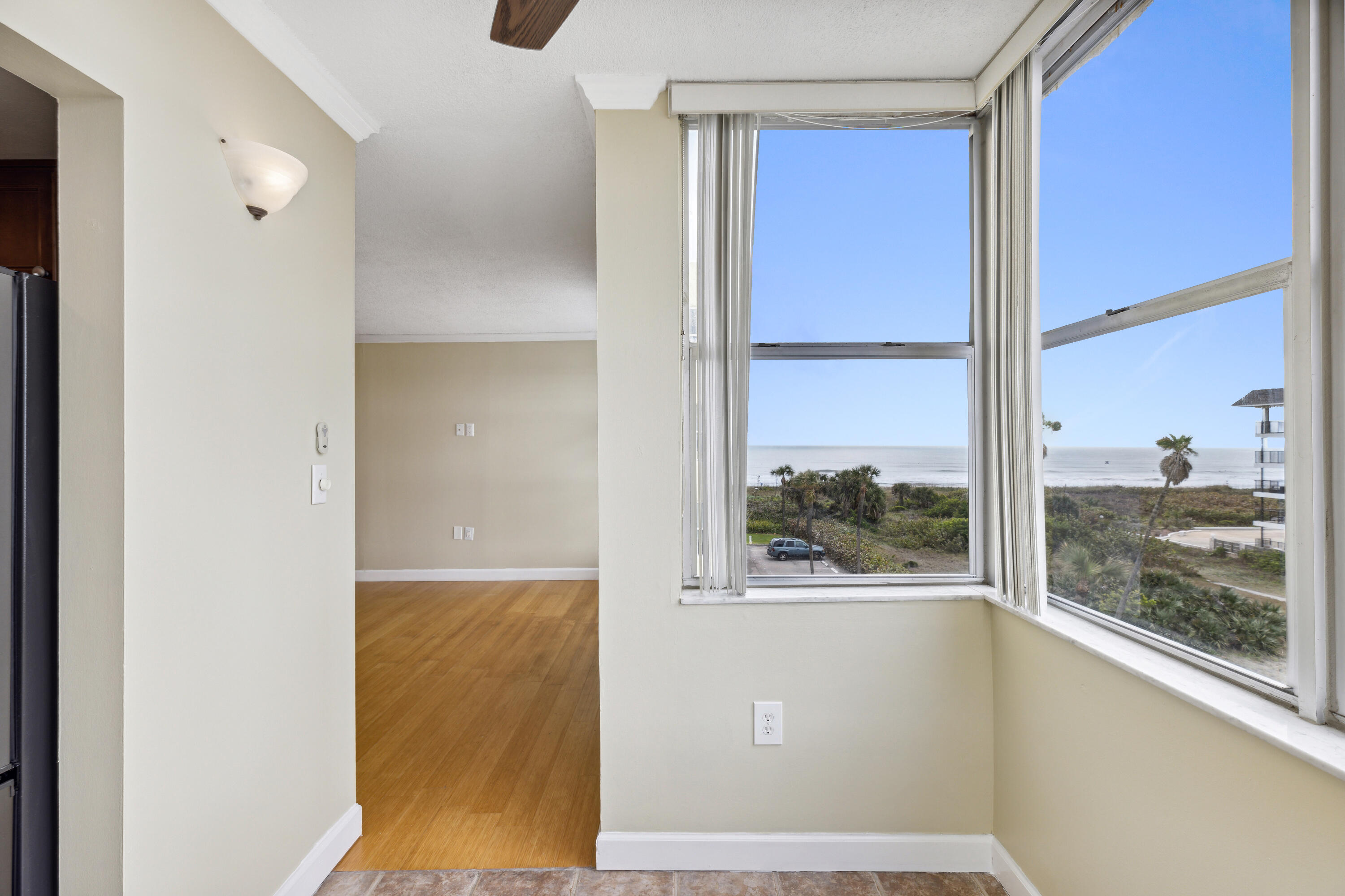 4700 Ocean Beach Boulevard, 406