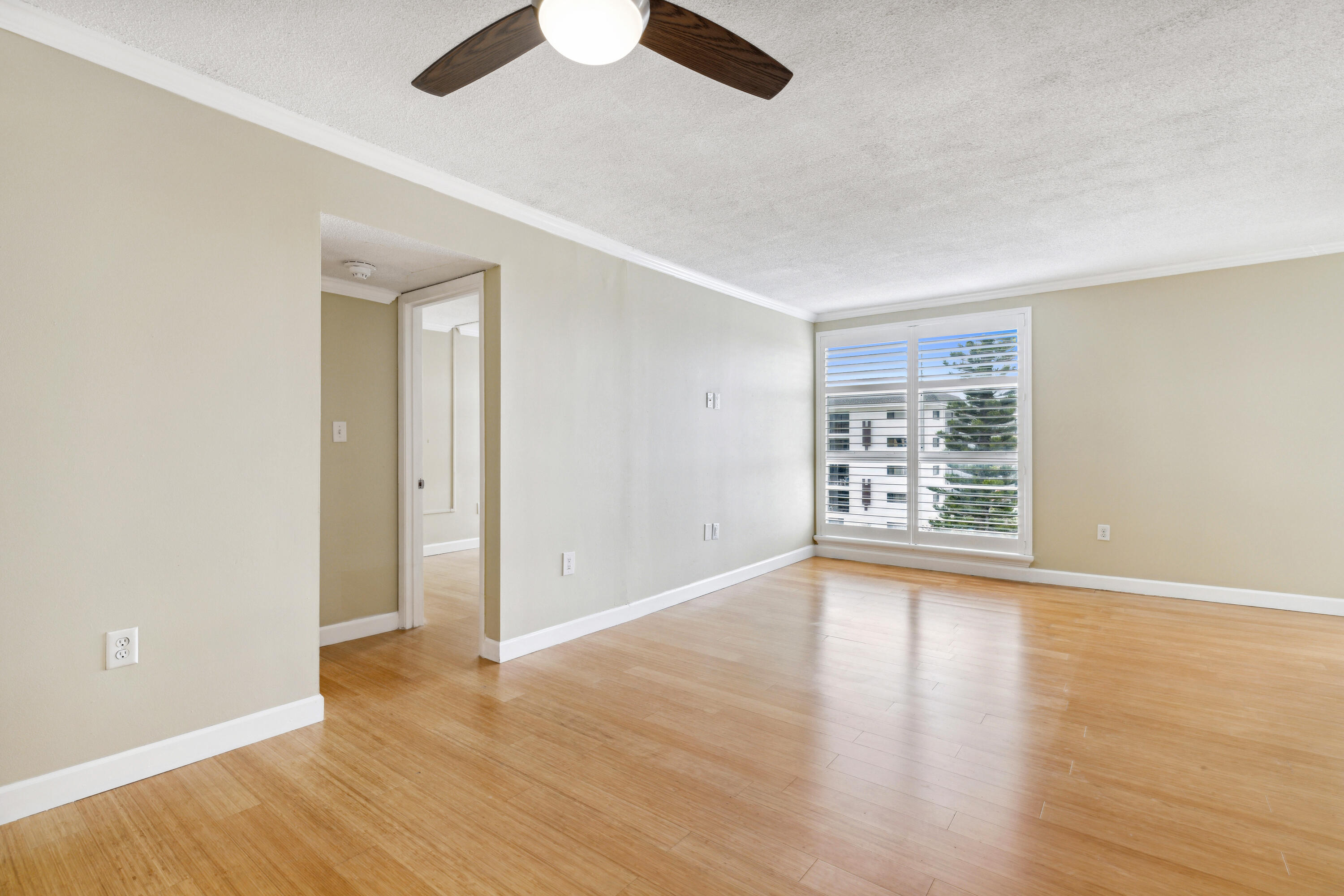 4700 Ocean Beach Boulevard, 406