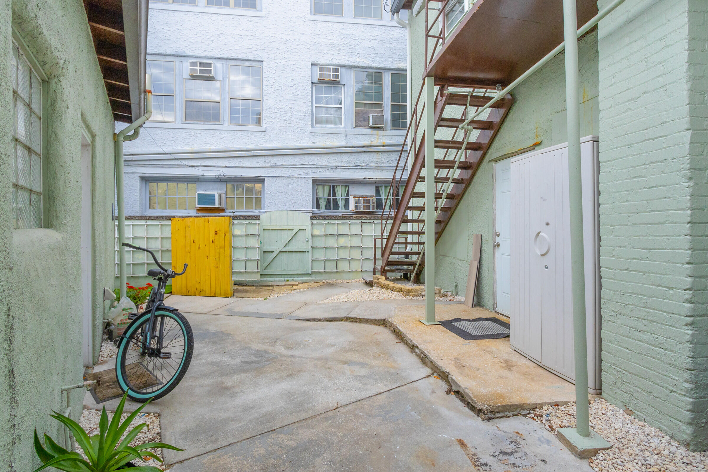 917 E New Haven Avenue, W
