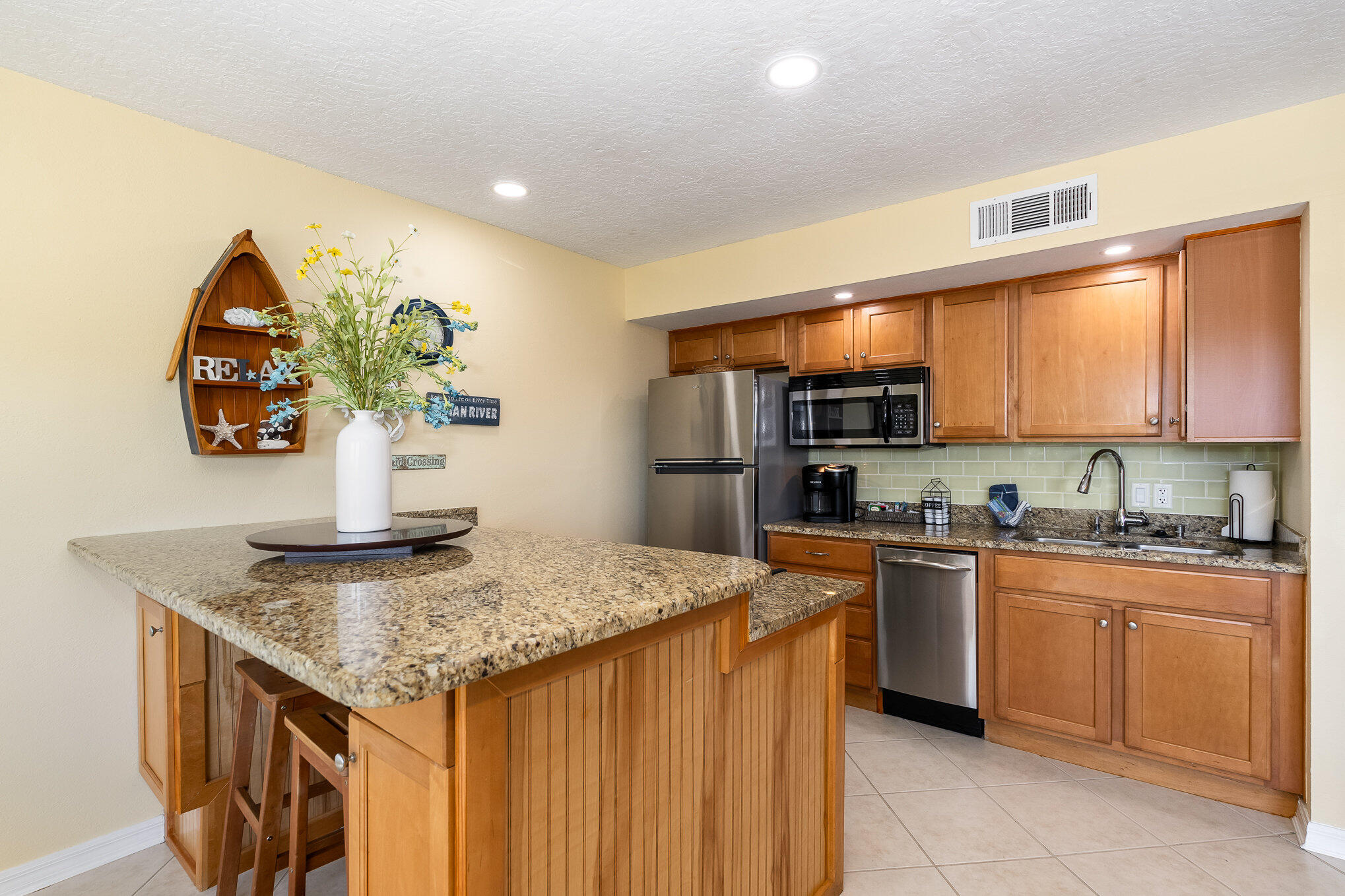 1209 E New Haven Avenue, 304