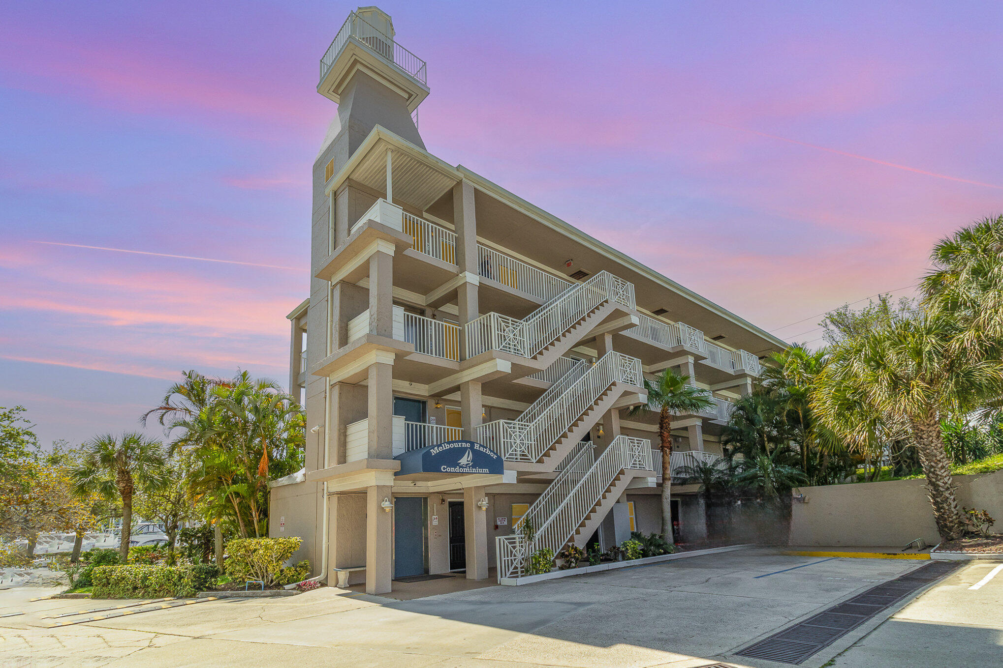 1209 E New Haven Avenue, 304