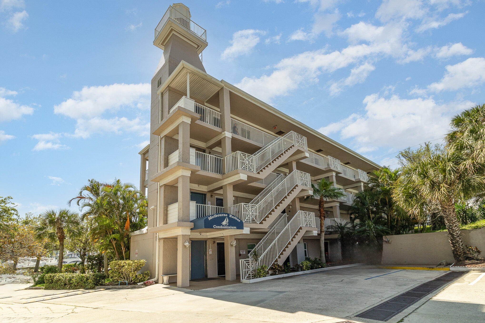 1209 E New Haven Avenue, 304