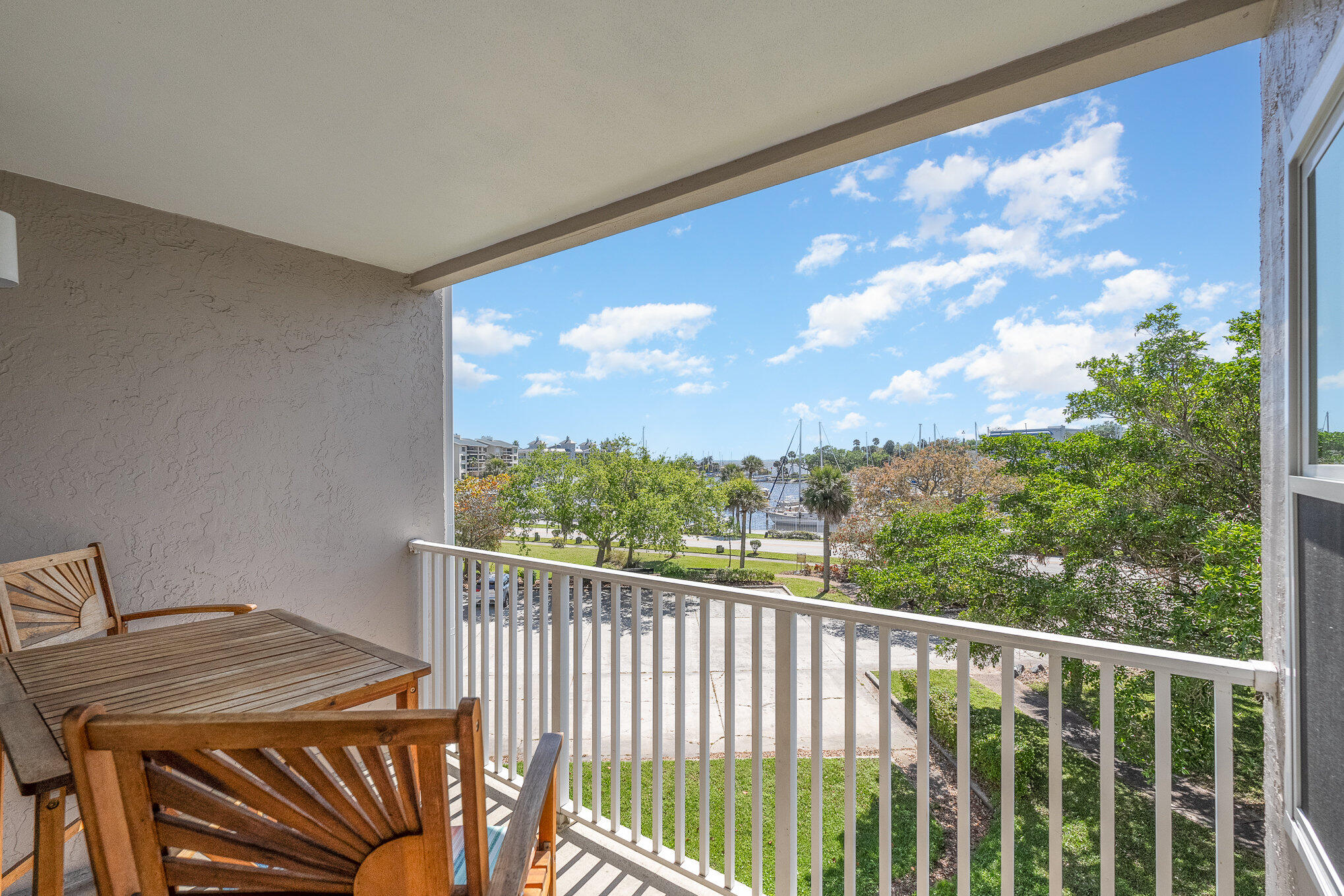1209 E New Haven Avenue, 304