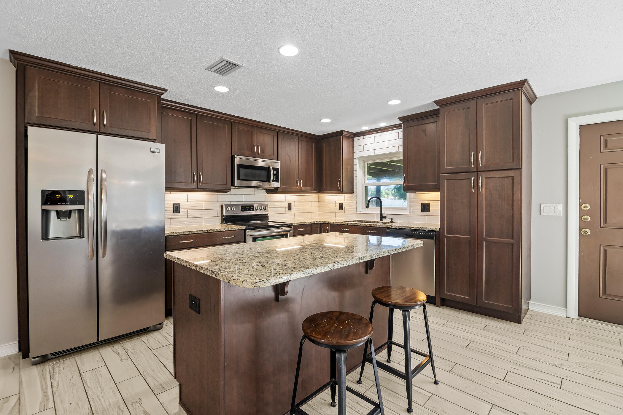 2555 Lake Crest Boulevard