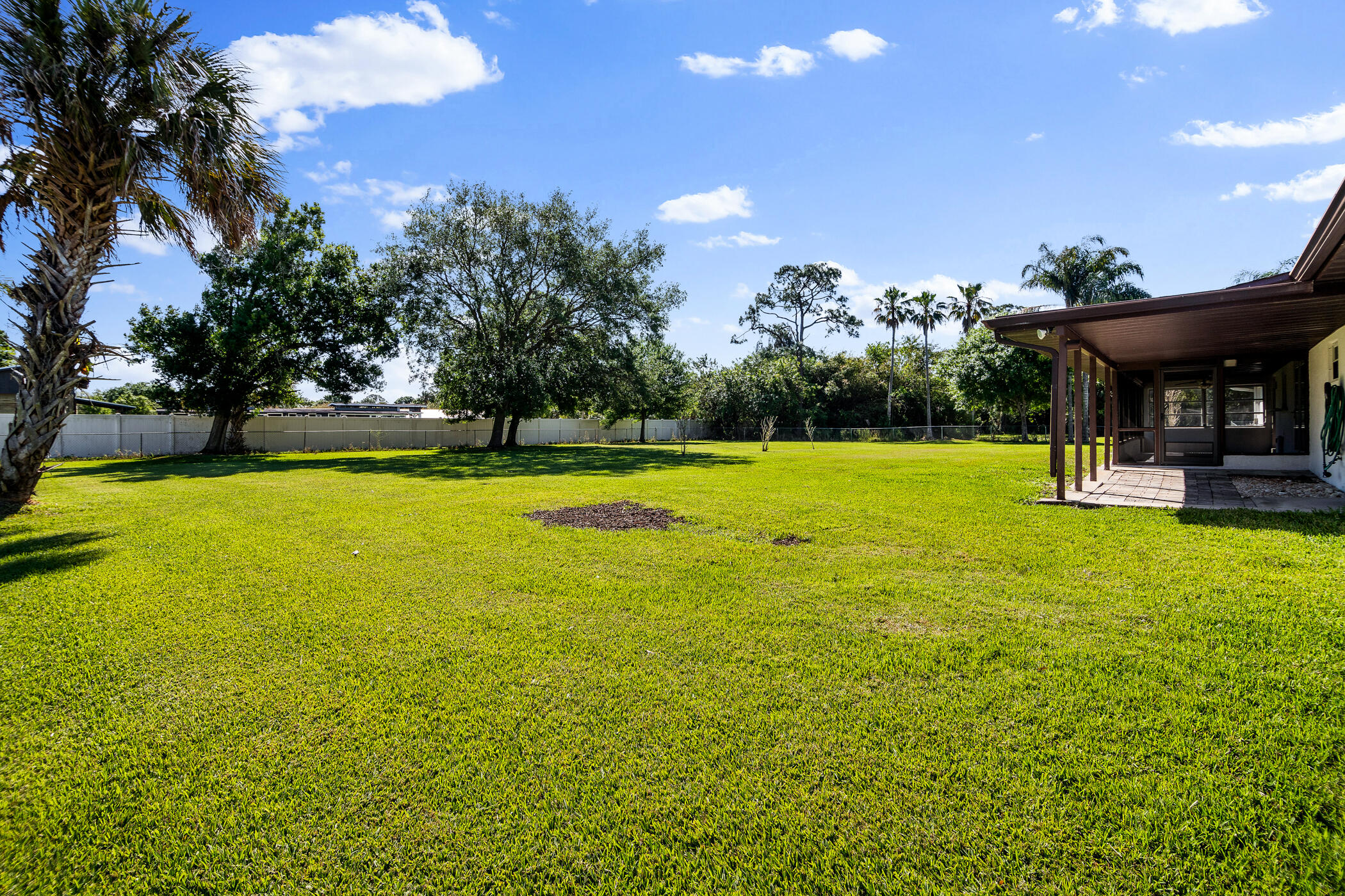 2555 Lake Crest Boulevard