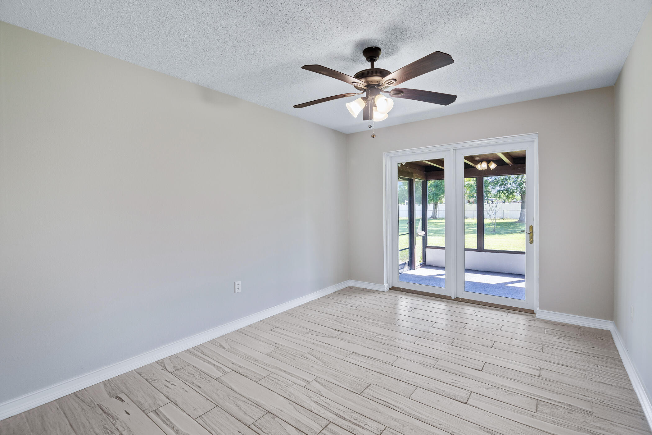 2555 Lake Crest Boulevard