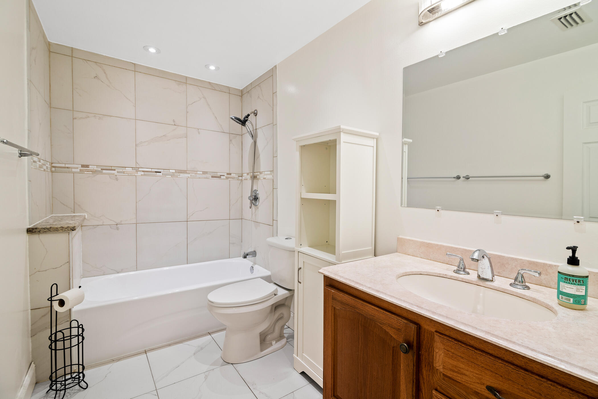 2555 Lake Crest Boulevard