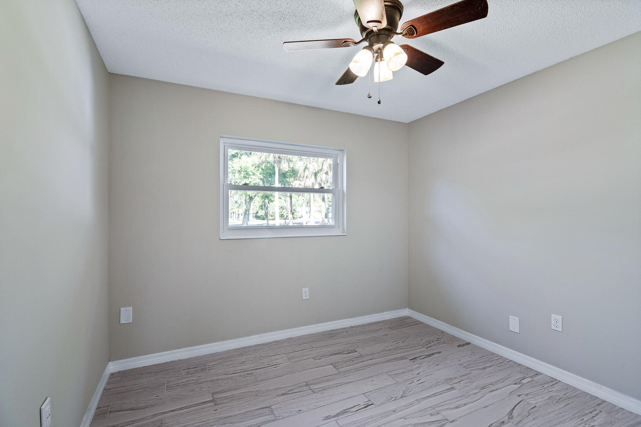 2555 Lake Crest Boulevard