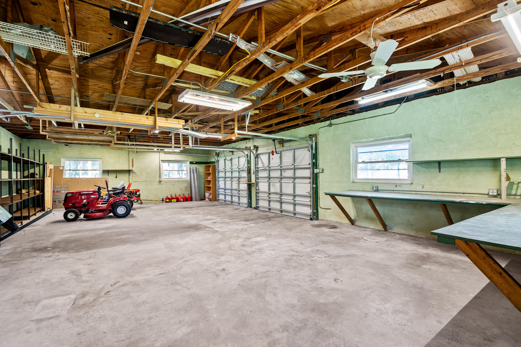 2555 Lake Crest Boulevard