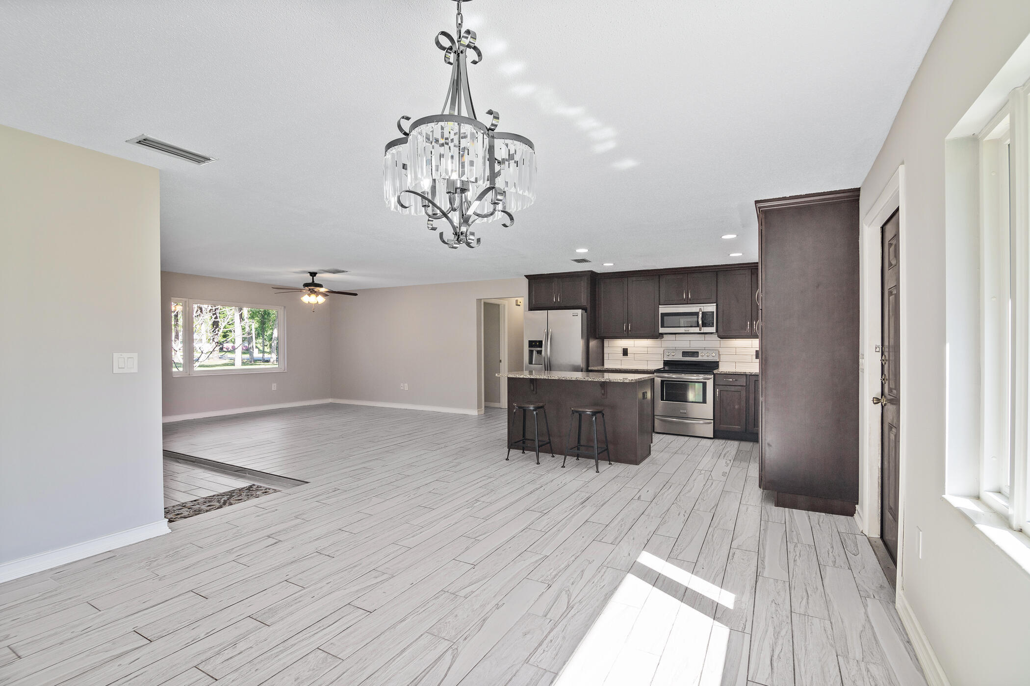 2555 Lake Crest Boulevard