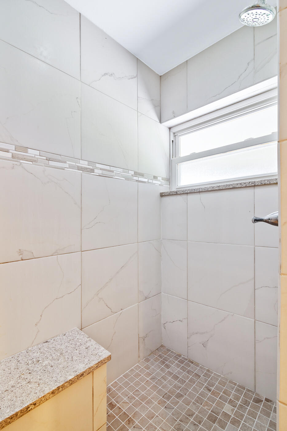 2555 Lake Crest Boulevard