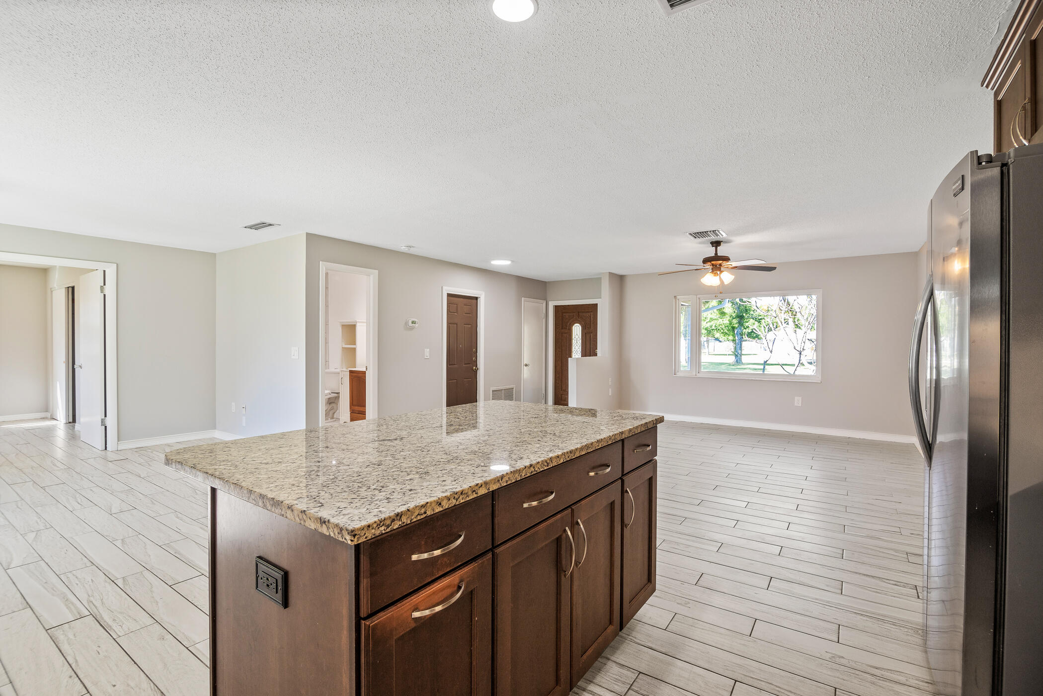 2555 Lake Crest Boulevard