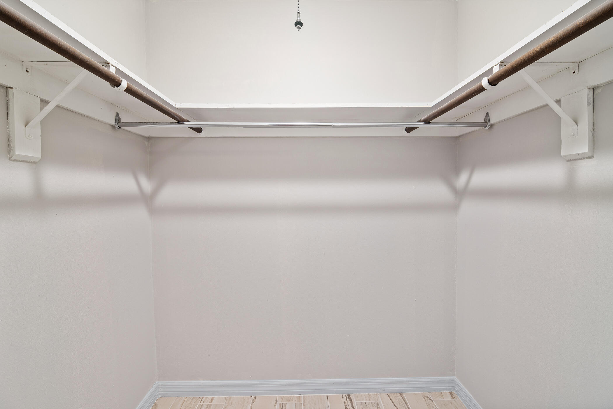 2555 Lake Crest Boulevard