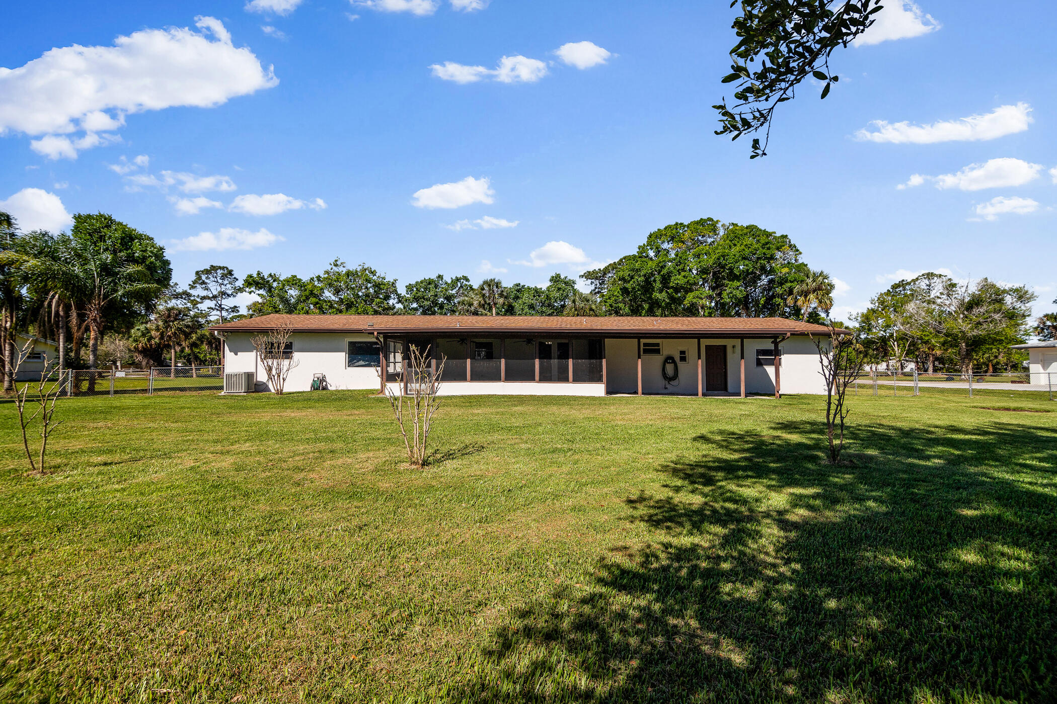 2555 Lake Crest Boulevard