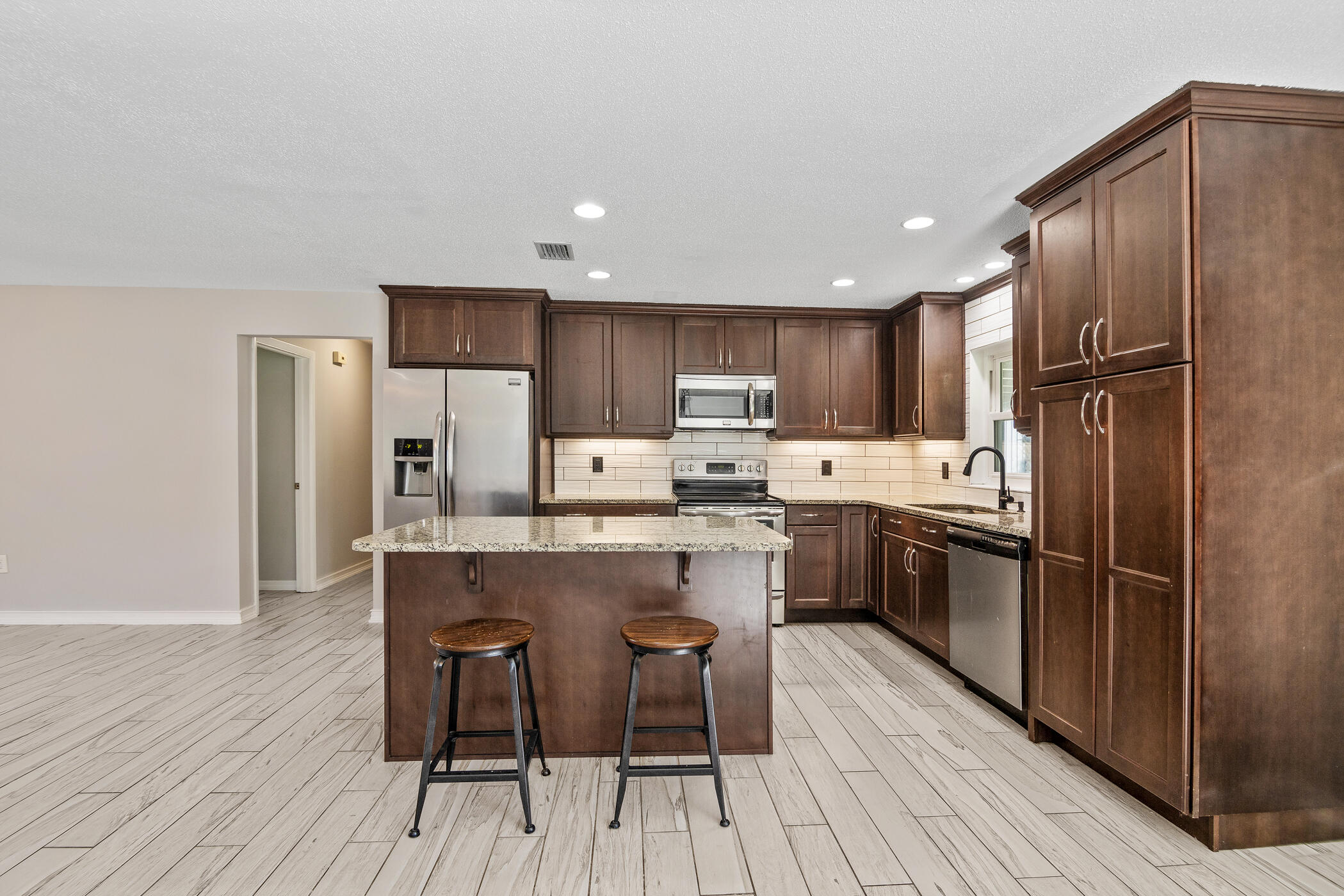 2555 Lake Crest Boulevard