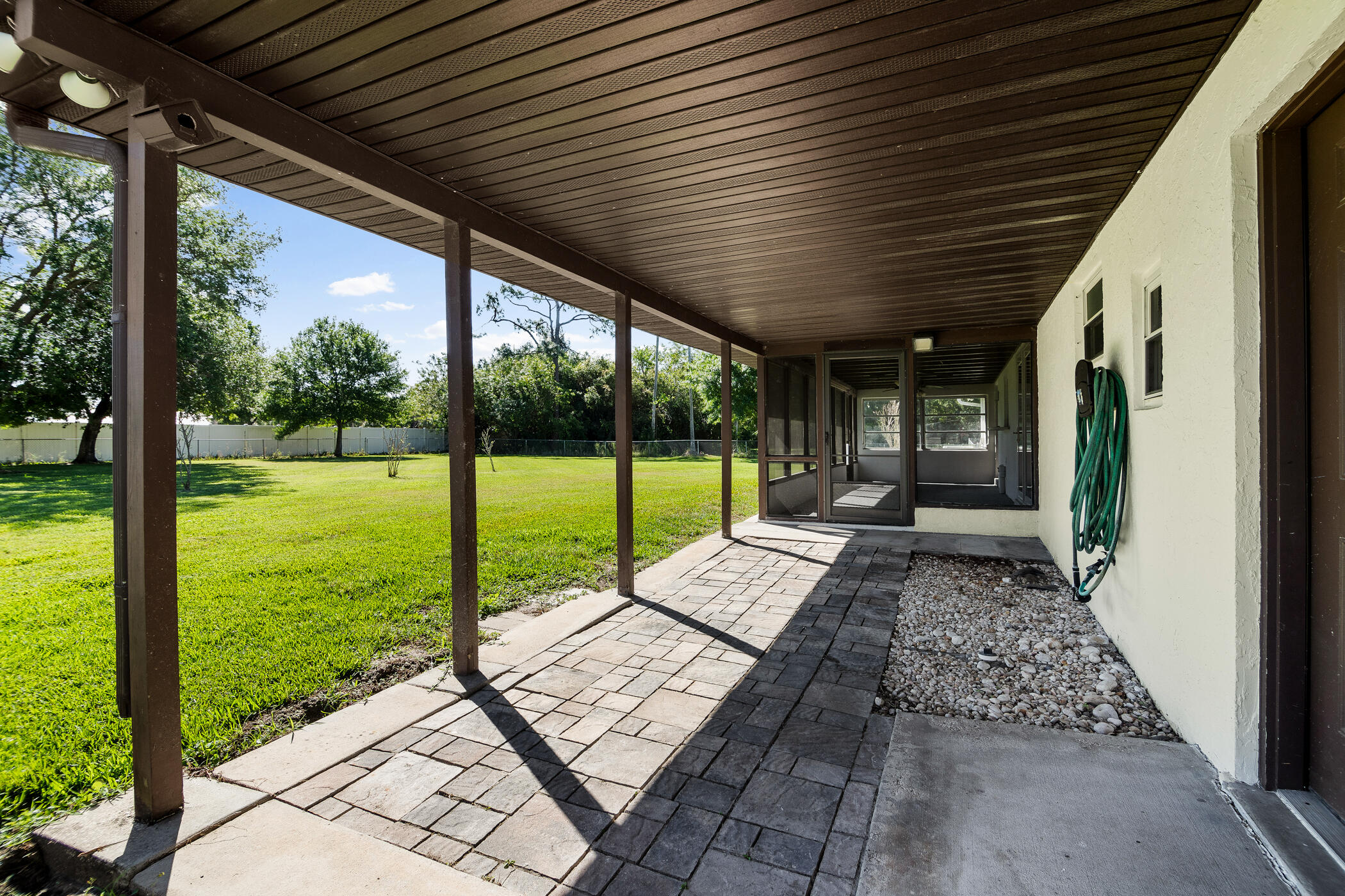 2555 Lake Crest Boulevard