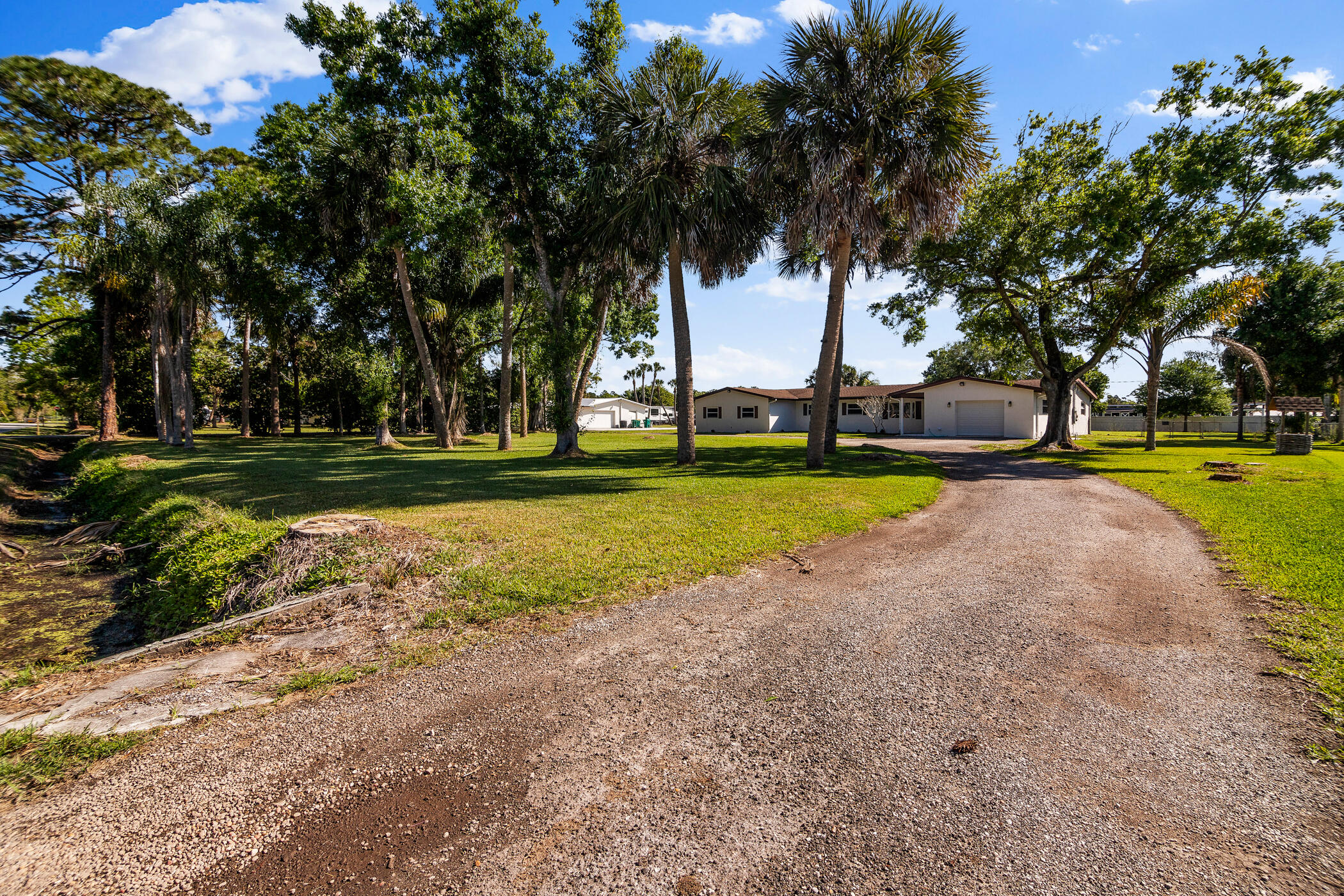 2555 Lake Crest Boulevard