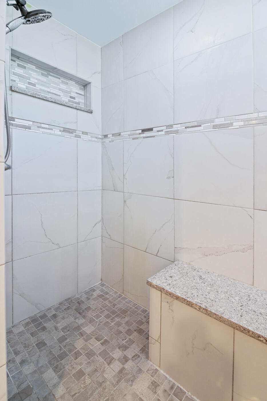 2555 Lake Crest Boulevard