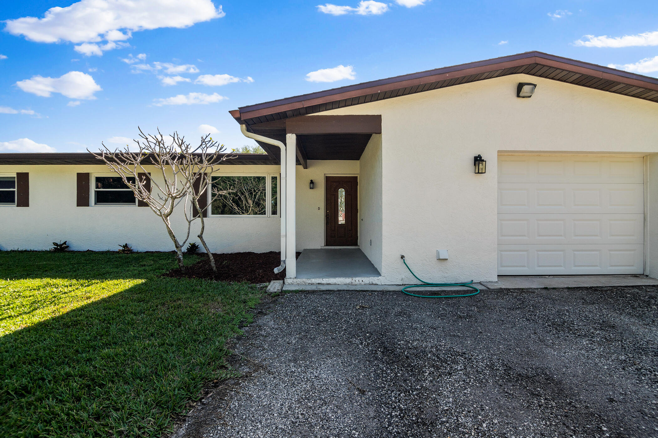 2555 Lake Crest Boulevard