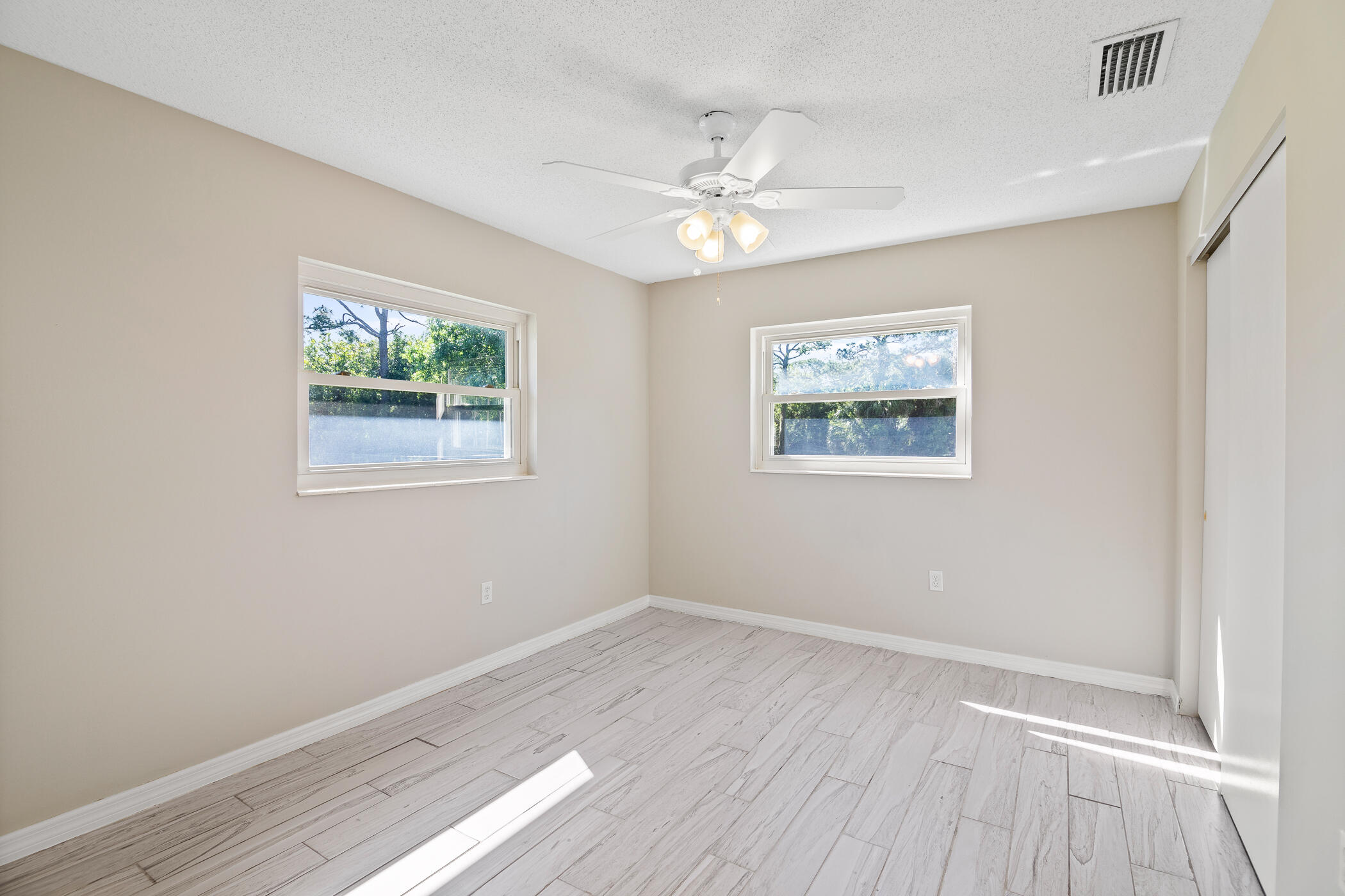 2555 Lake Crest Boulevard