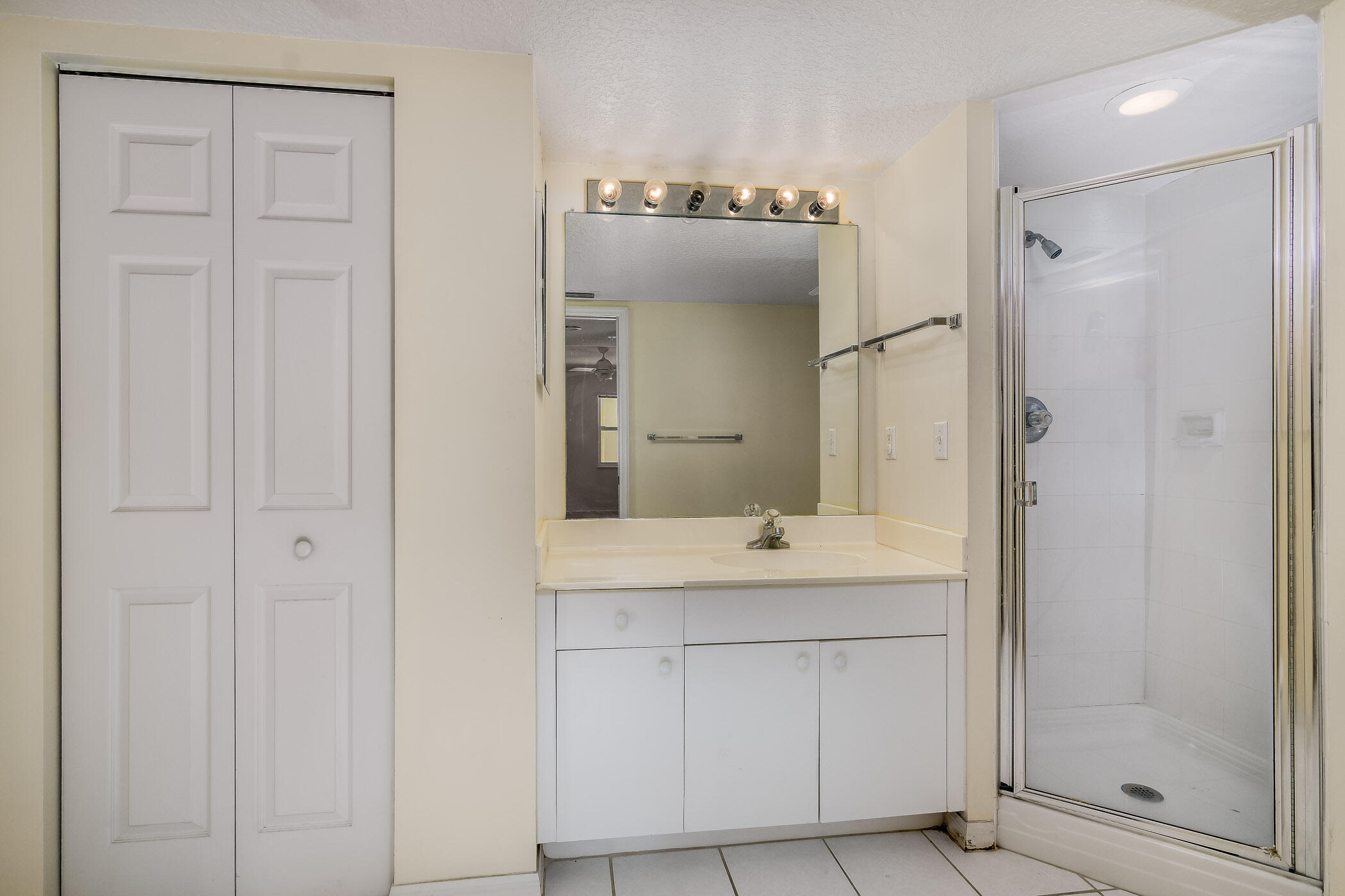 606 Shorewood Drive, C205