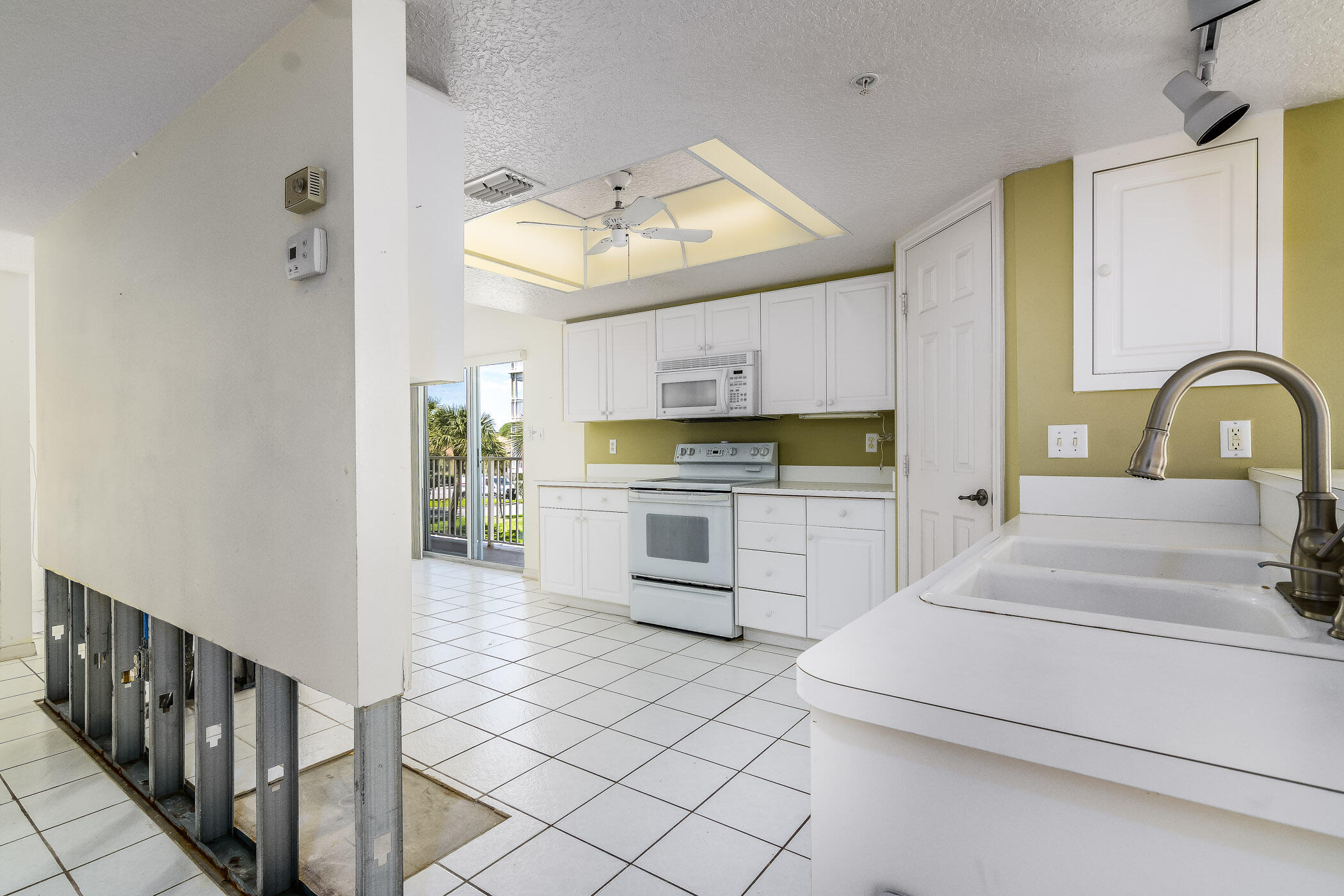 606 Shorewood Drive, C205