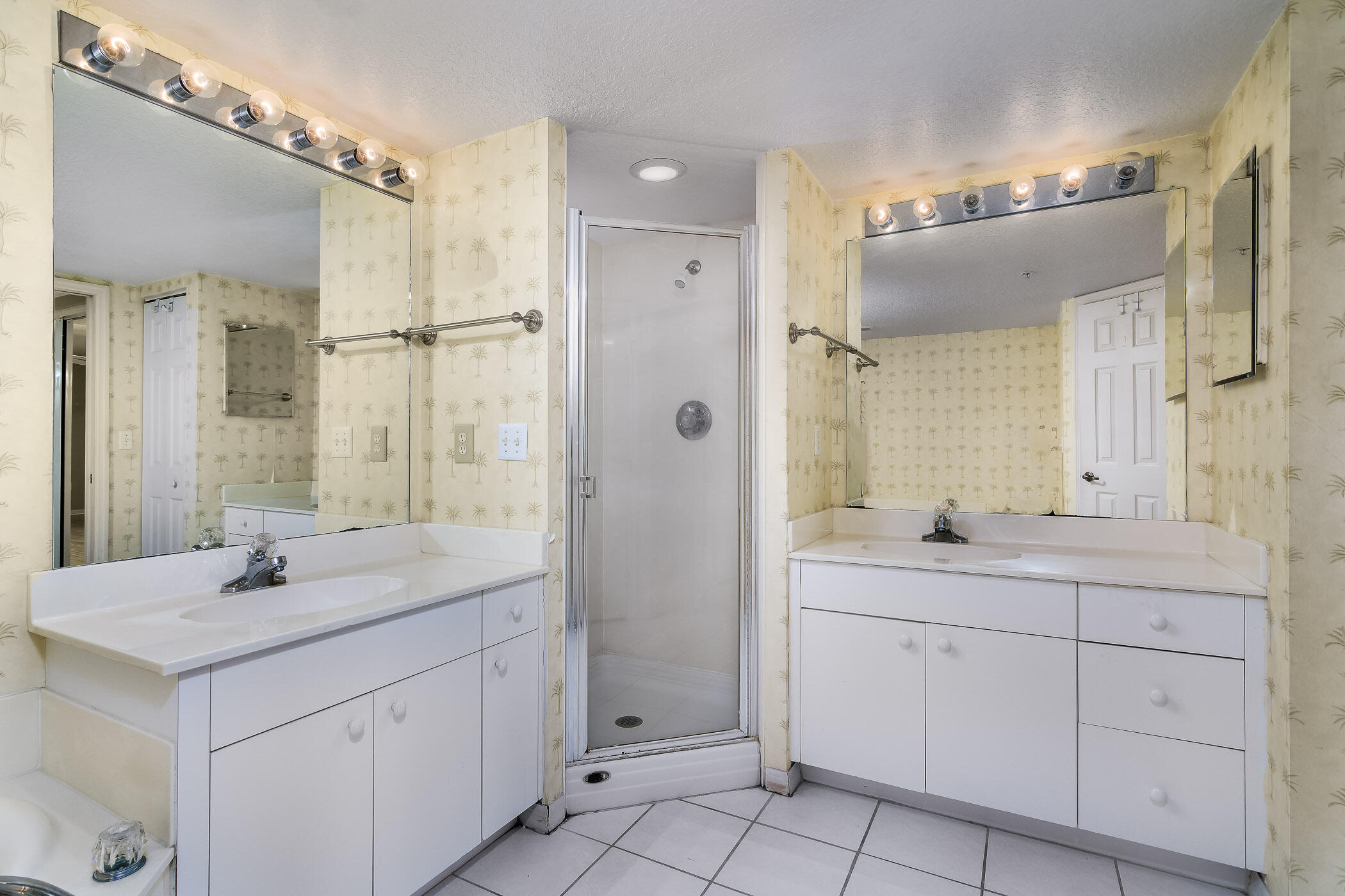 606 Shorewood Drive, C205