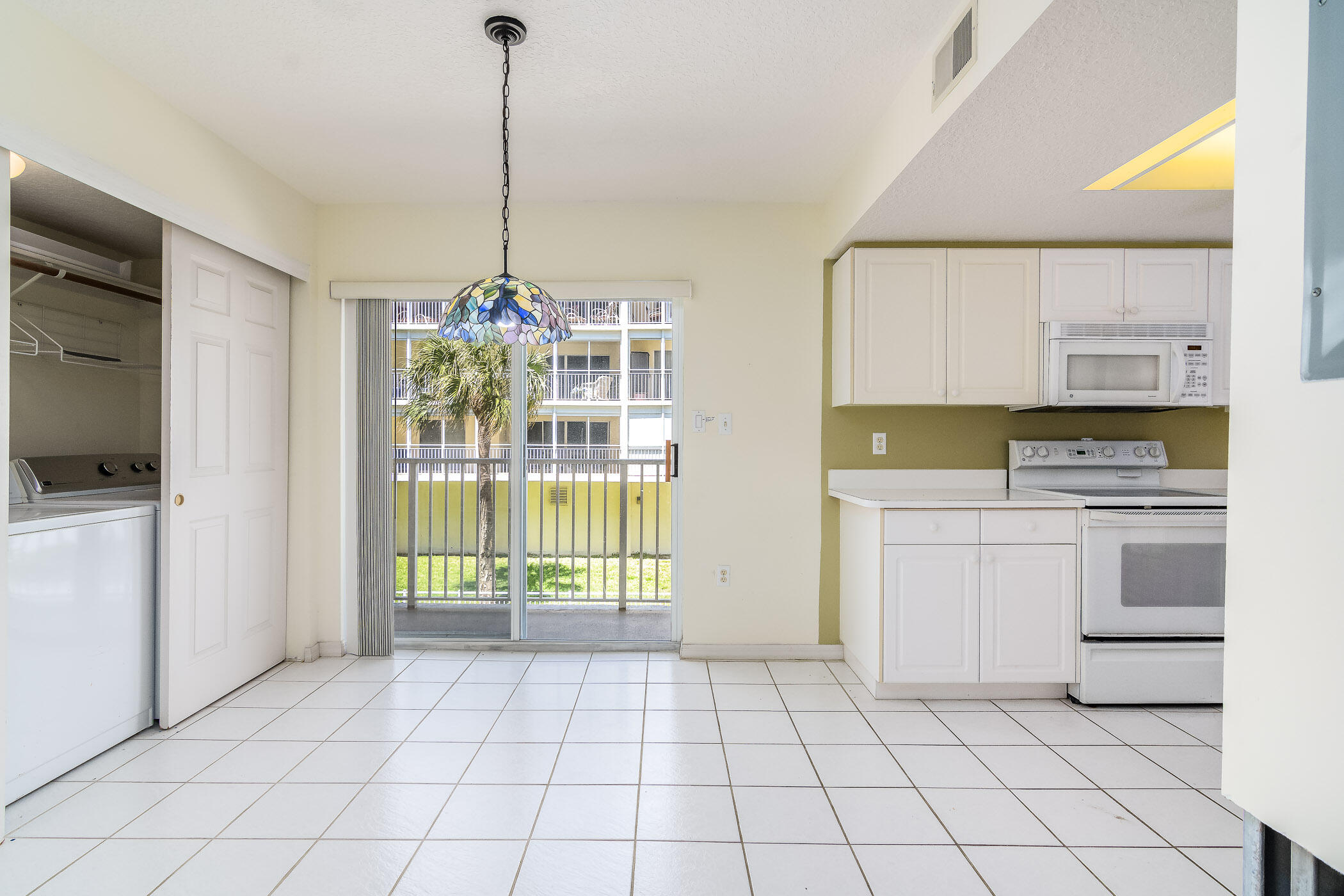 606 Shorewood Drive, C205
