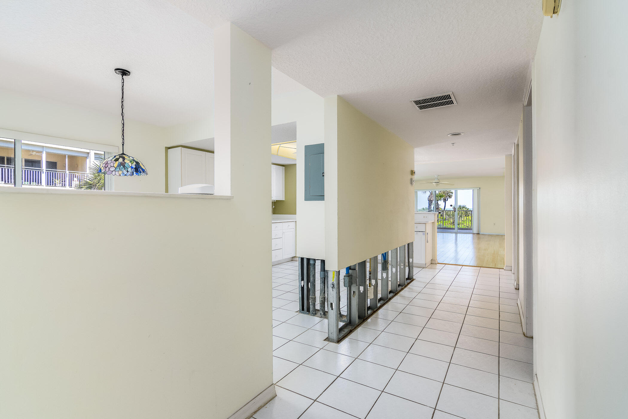 606 Shorewood Drive, C205