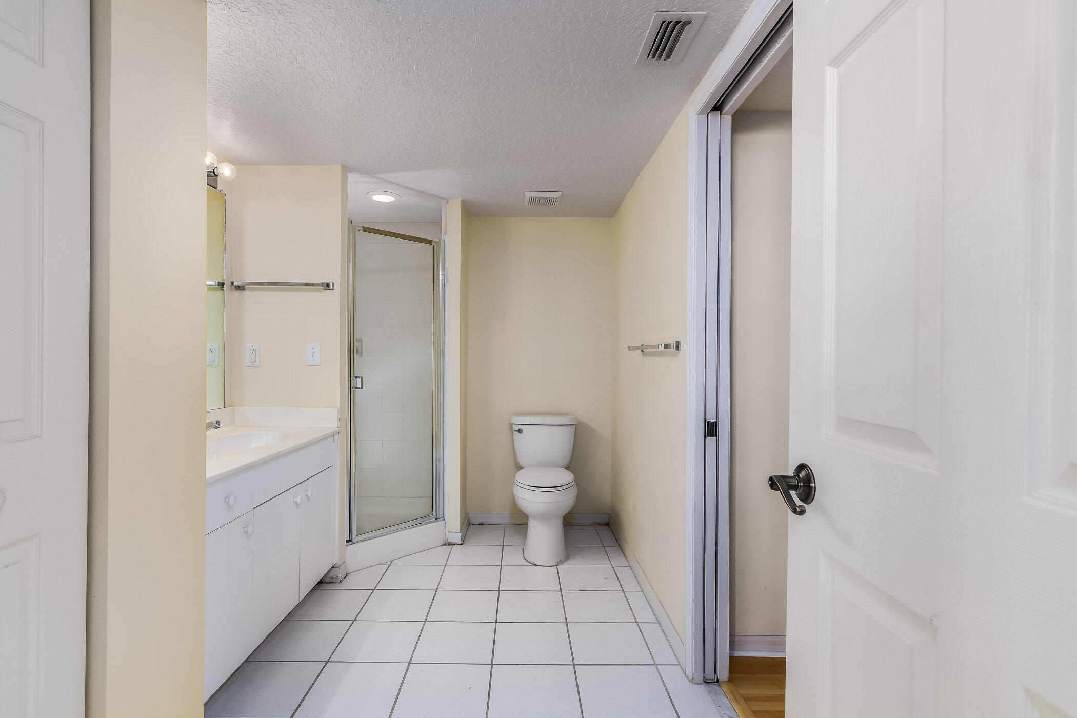 606 Shorewood Drive, C205