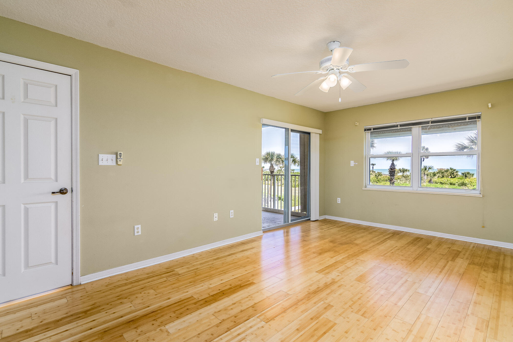 606 Shorewood Drive, C205