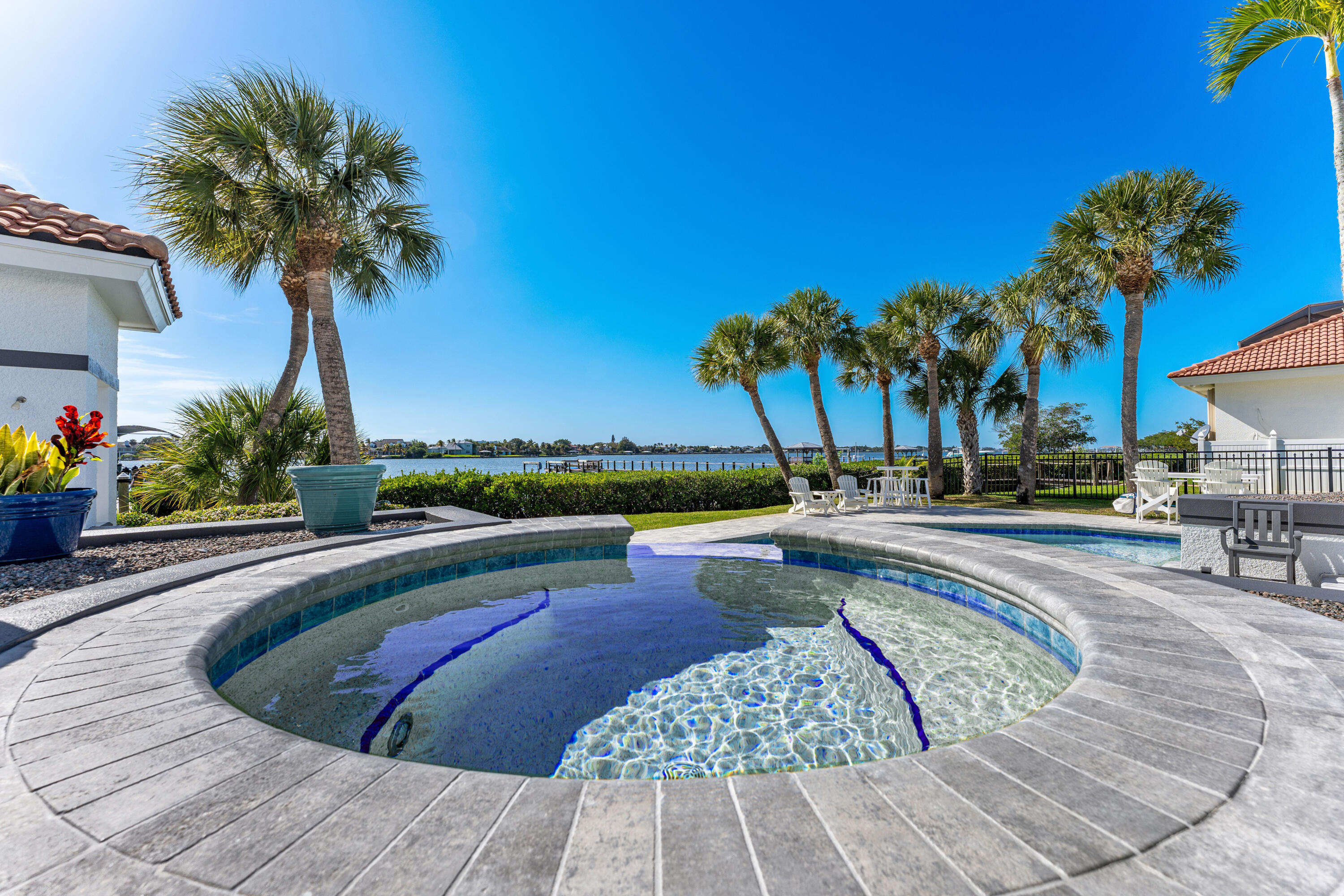 125 Lansing Island Drive