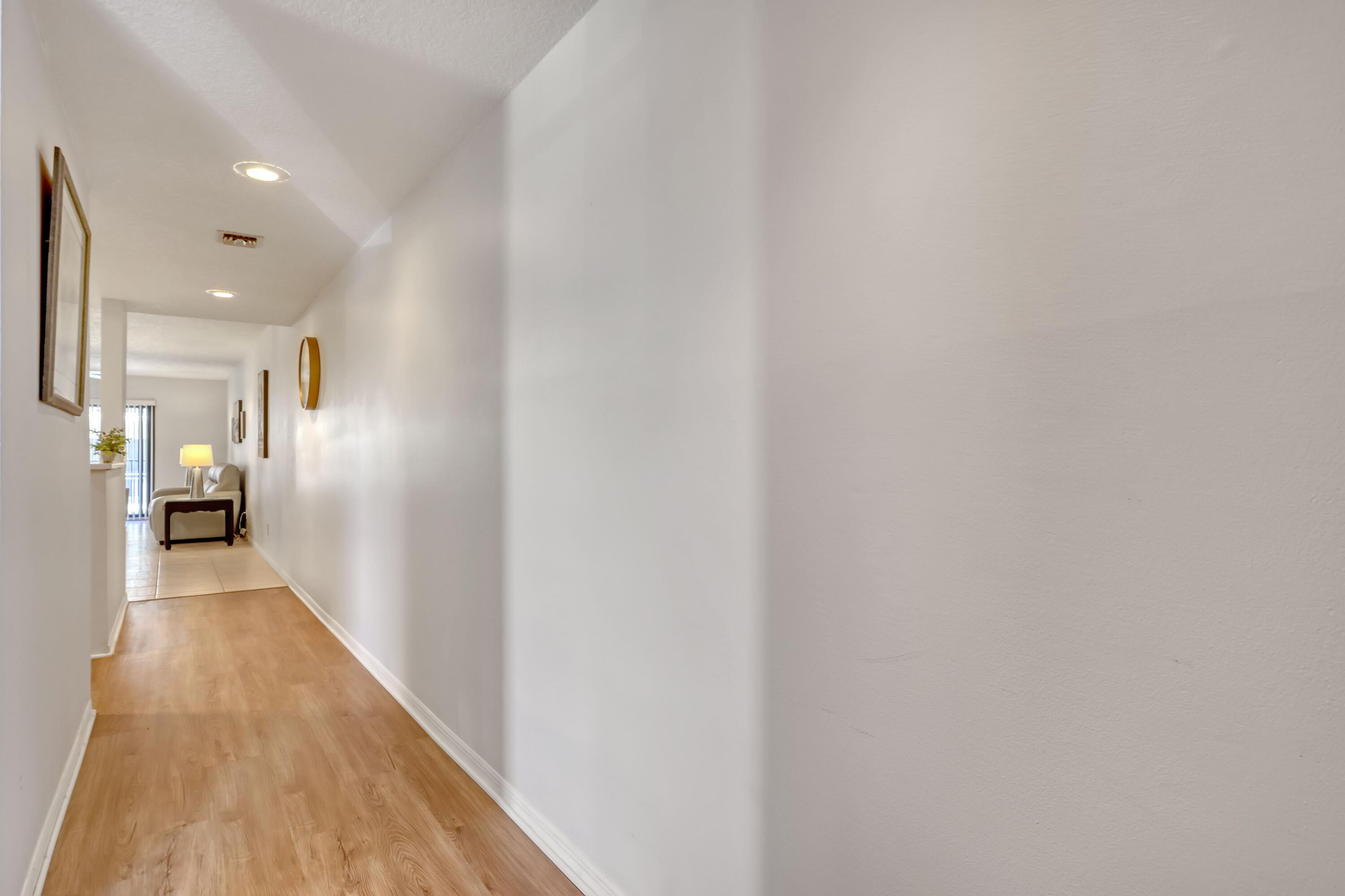 505 N Miramar Avenue, 208