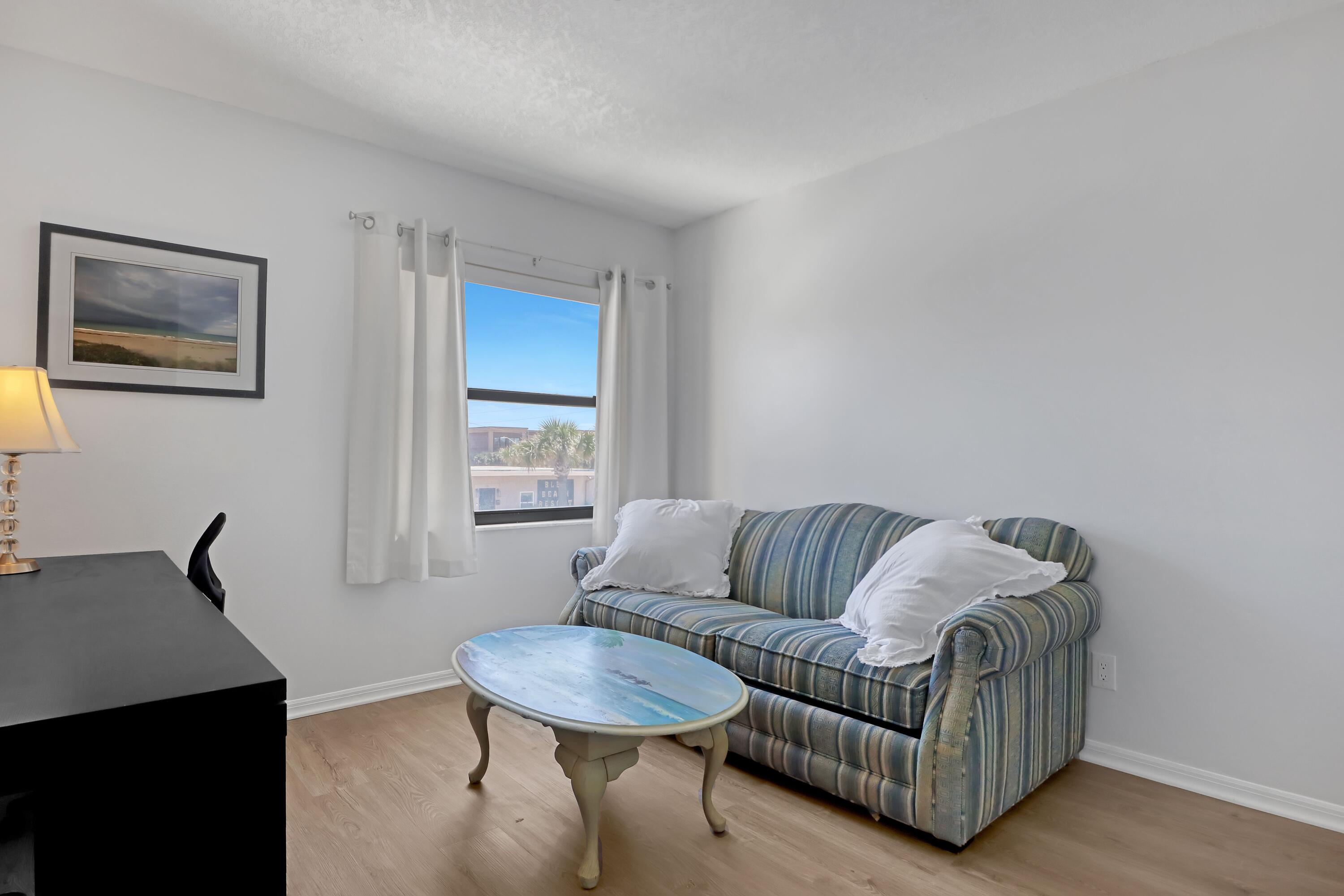 505 N Miramar Avenue, 208