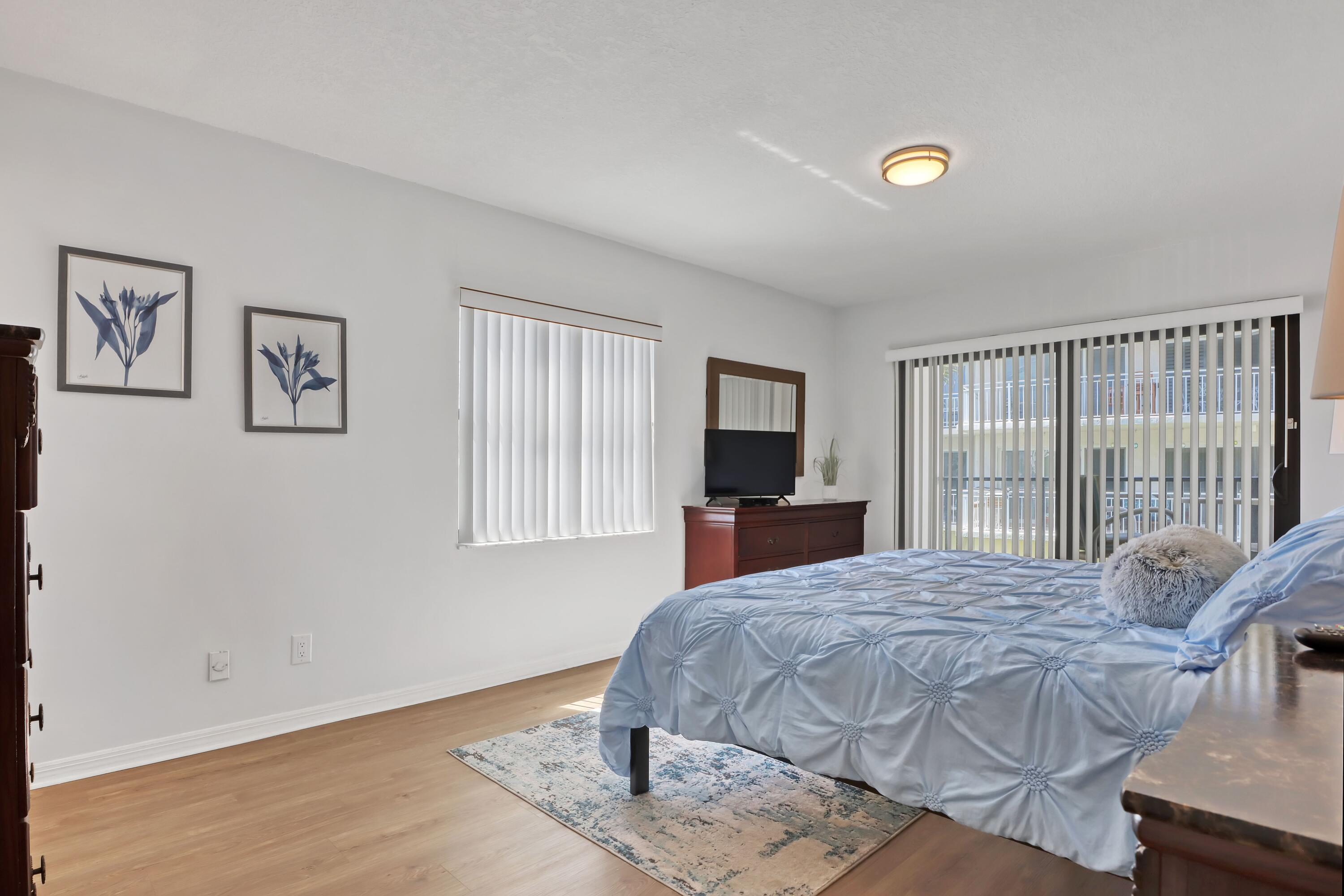 505 N Miramar Avenue, 208