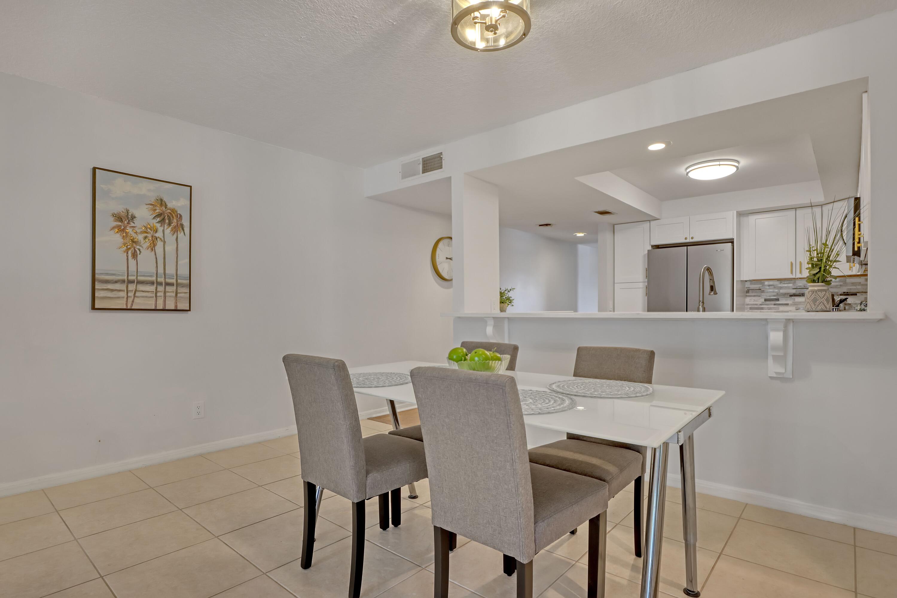 505 N Miramar Avenue, 208