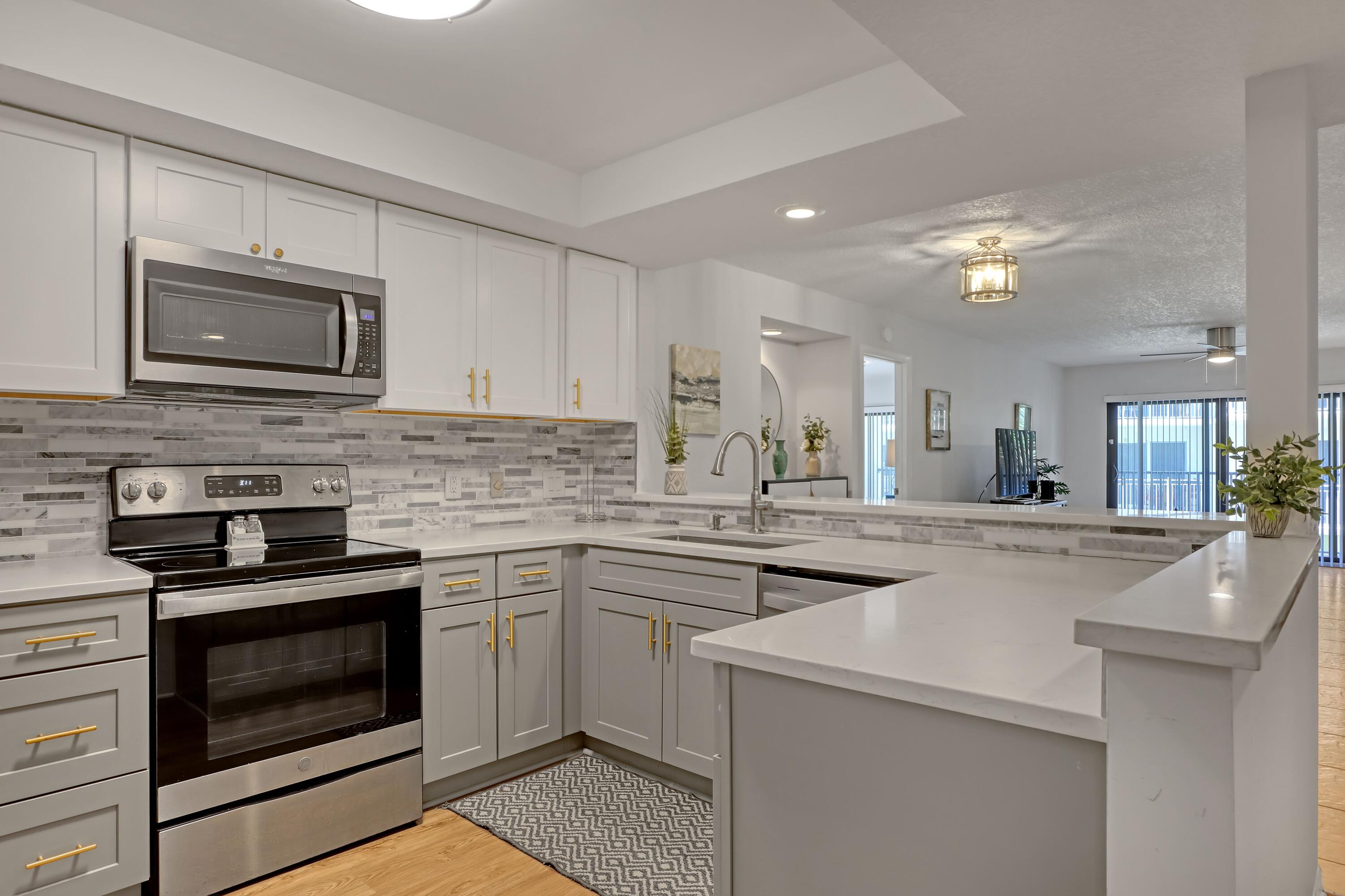 505 N Miramar Avenue, 208