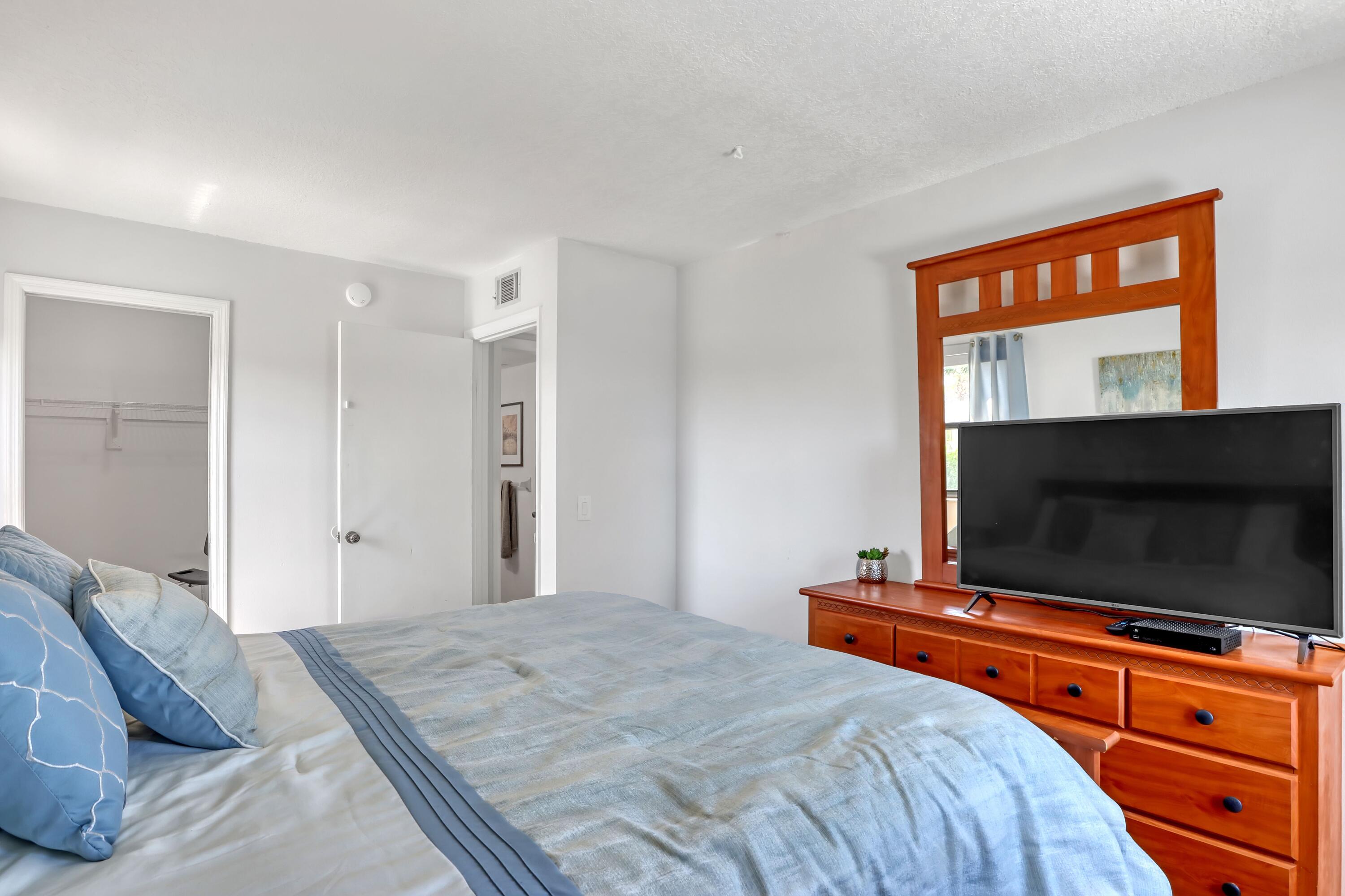 505 N Miramar Avenue, 208