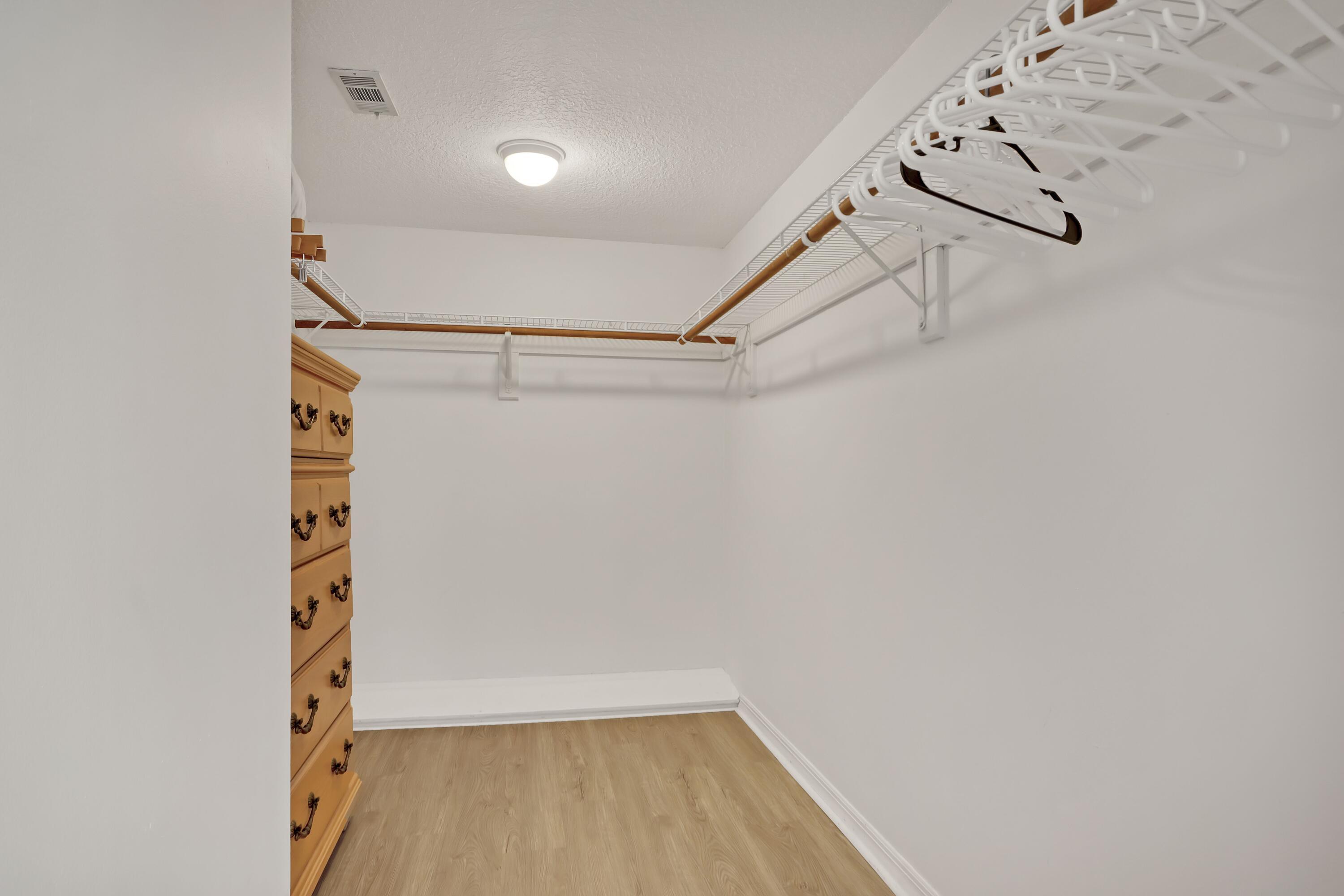 505 N Miramar Avenue, 208