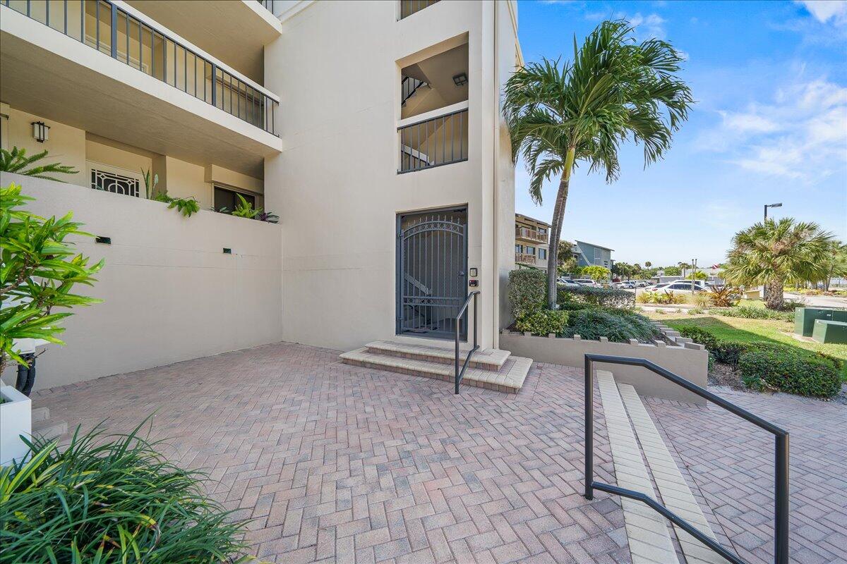 2220 Front Street, 402