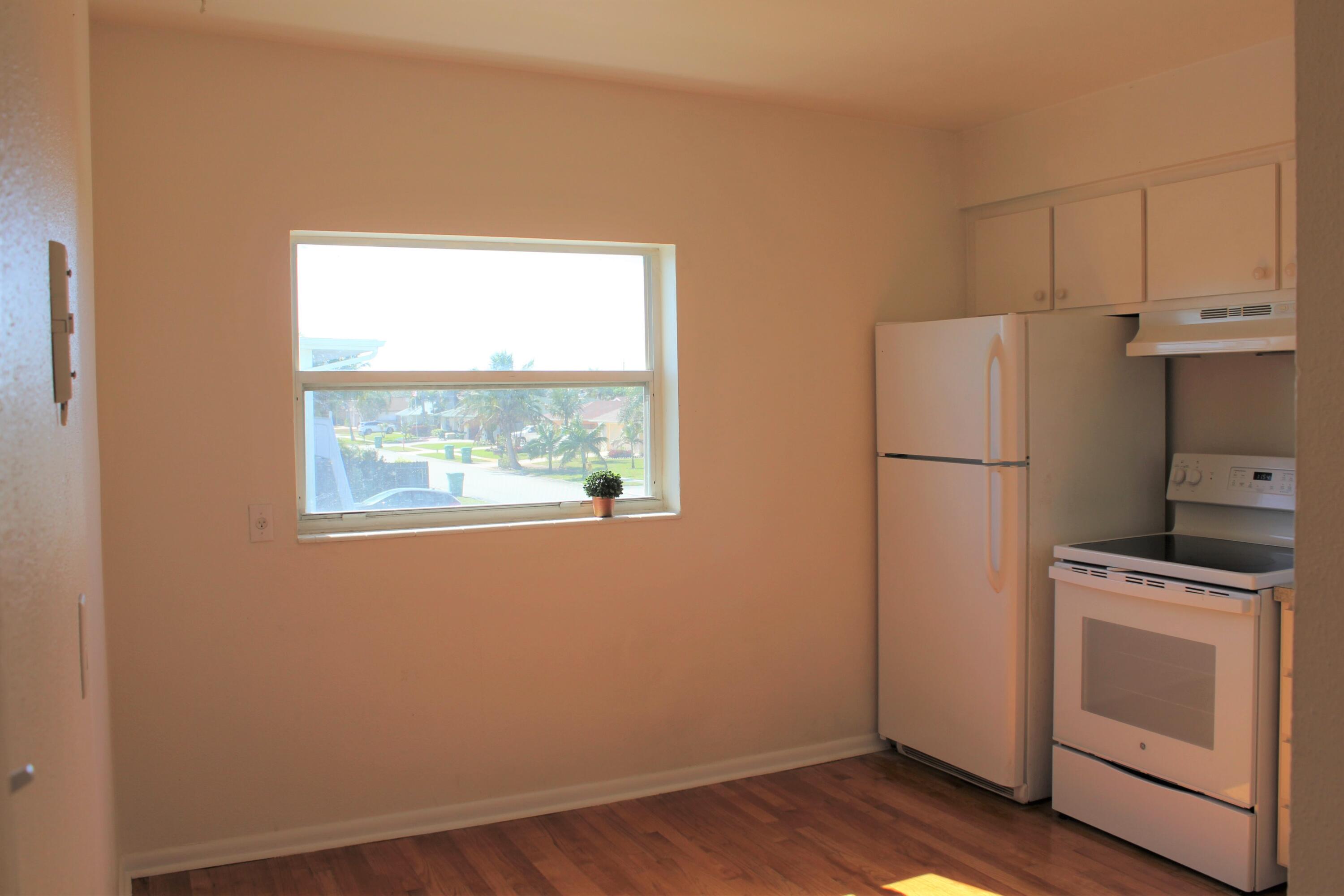 651 Palm Drive, A4