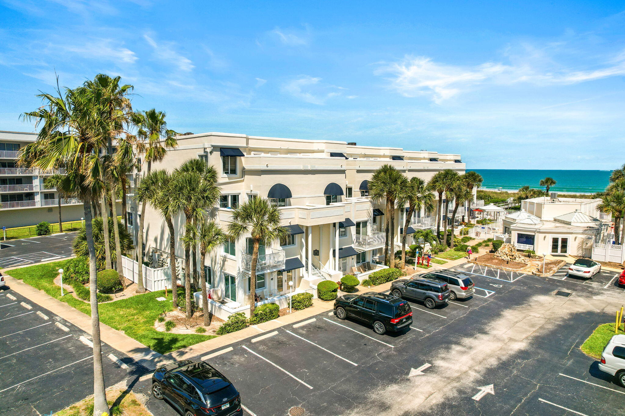 8600 Ridgewood Avenue, 1305