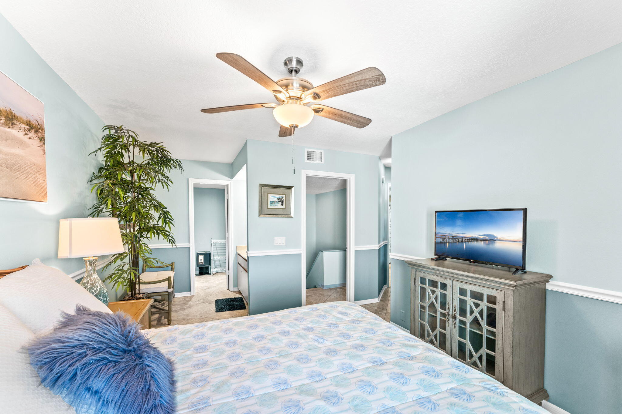 8600 Ridgewood Avenue, 1305