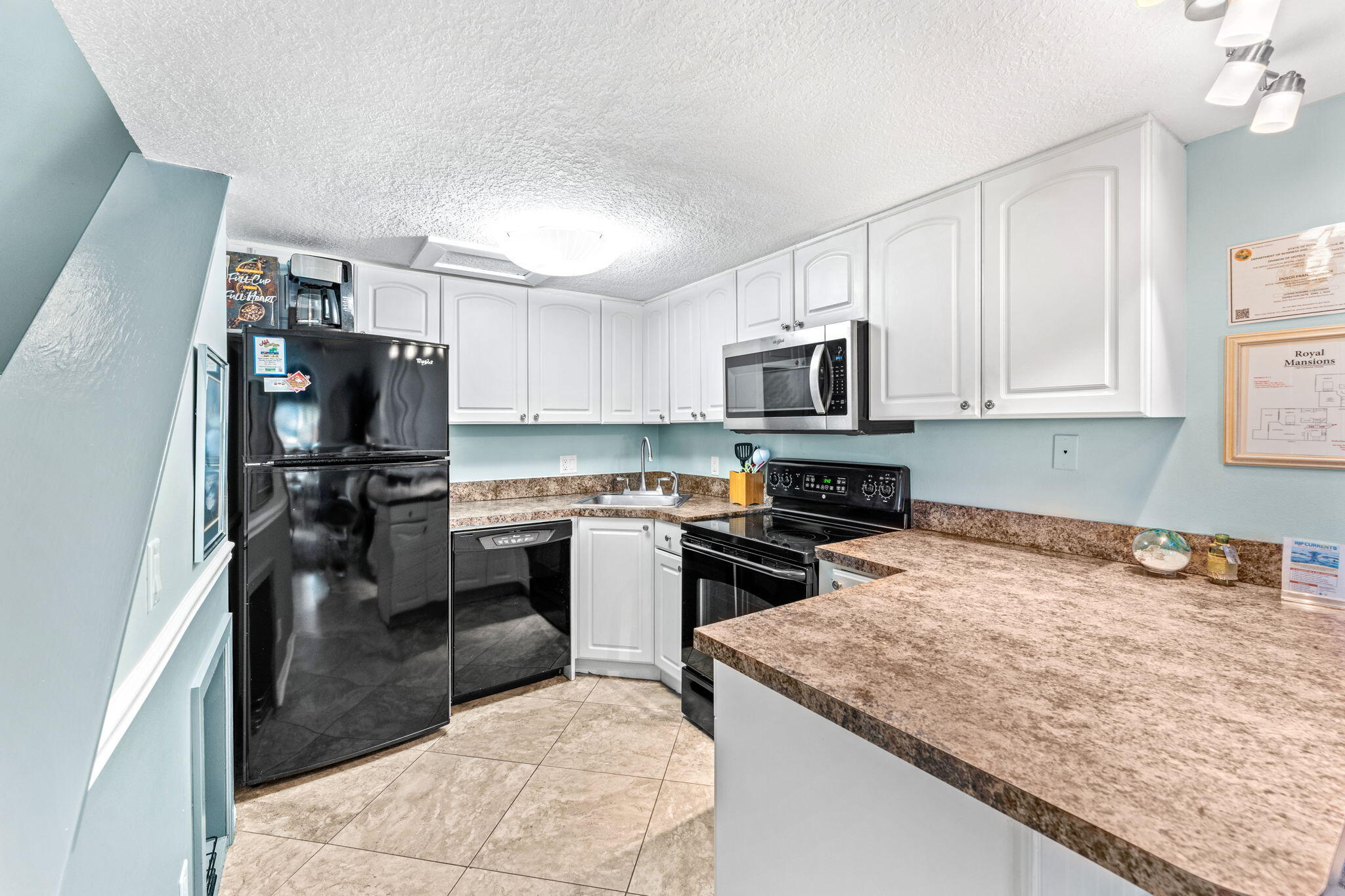 8600 Ridgewood Avenue, 1305