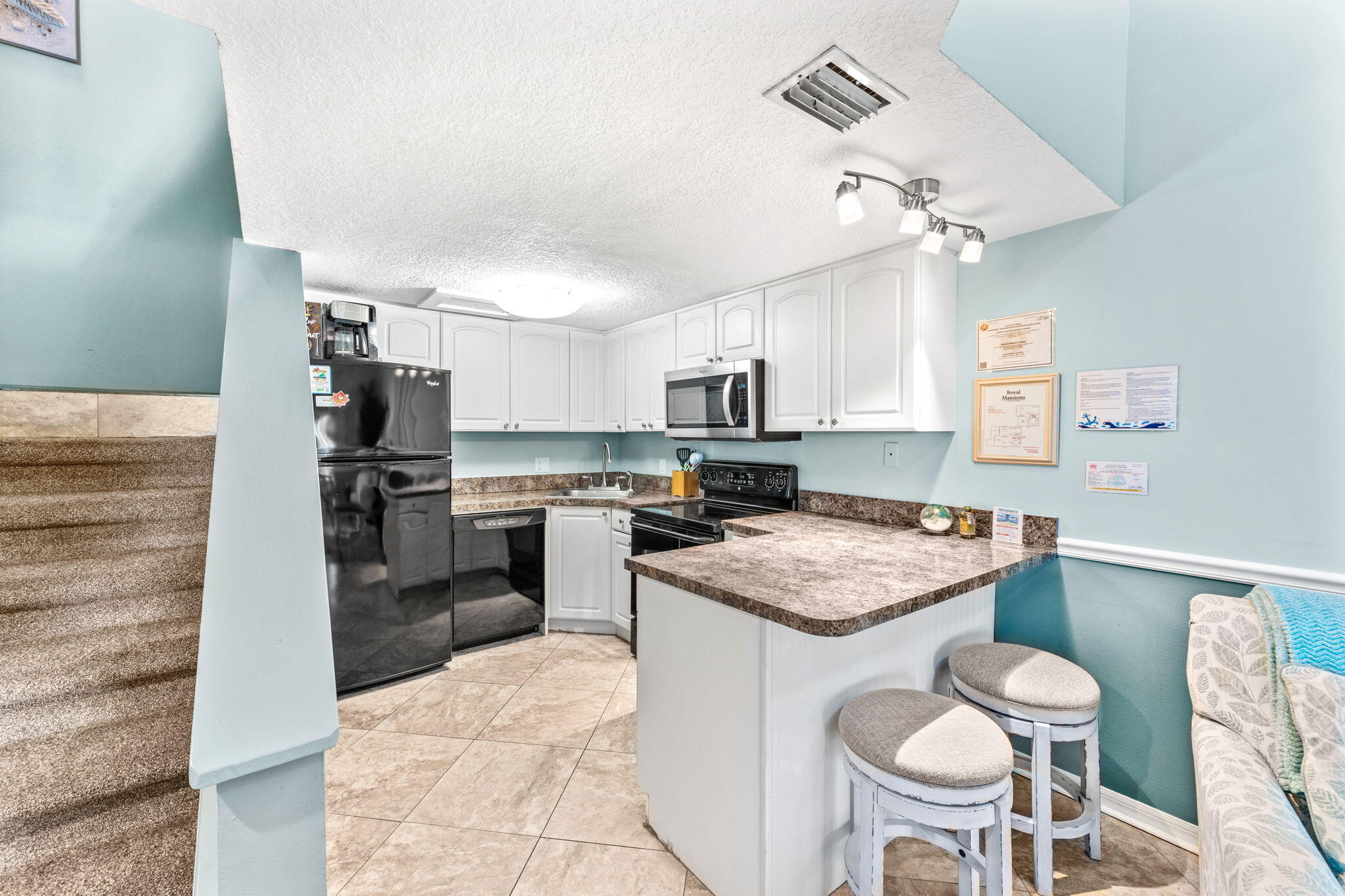 8600 Ridgewood Avenue, 1305
