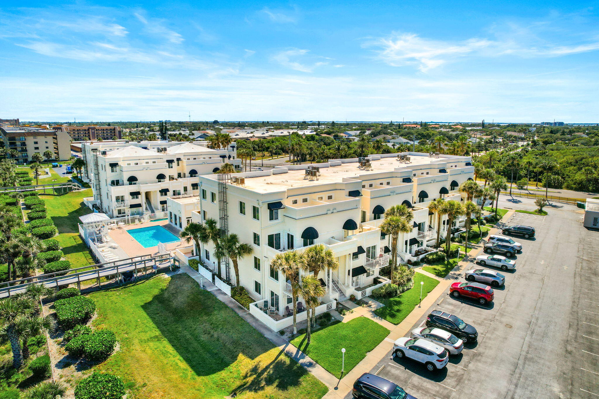 8600 Ridgewood Avenue, 1305