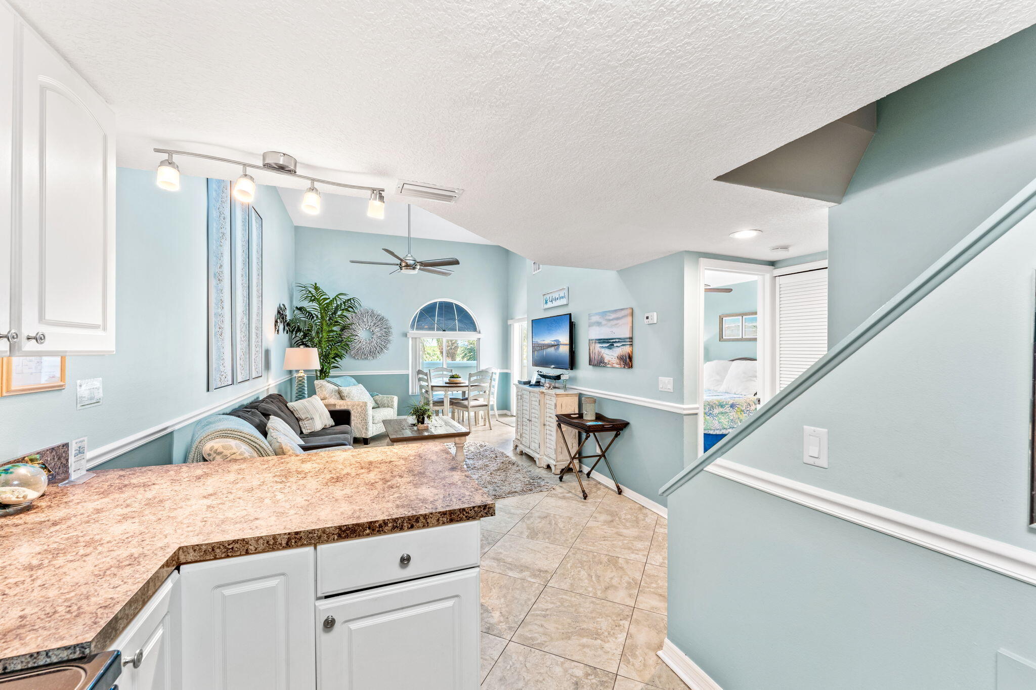 8600 Ridgewood Avenue, 1305