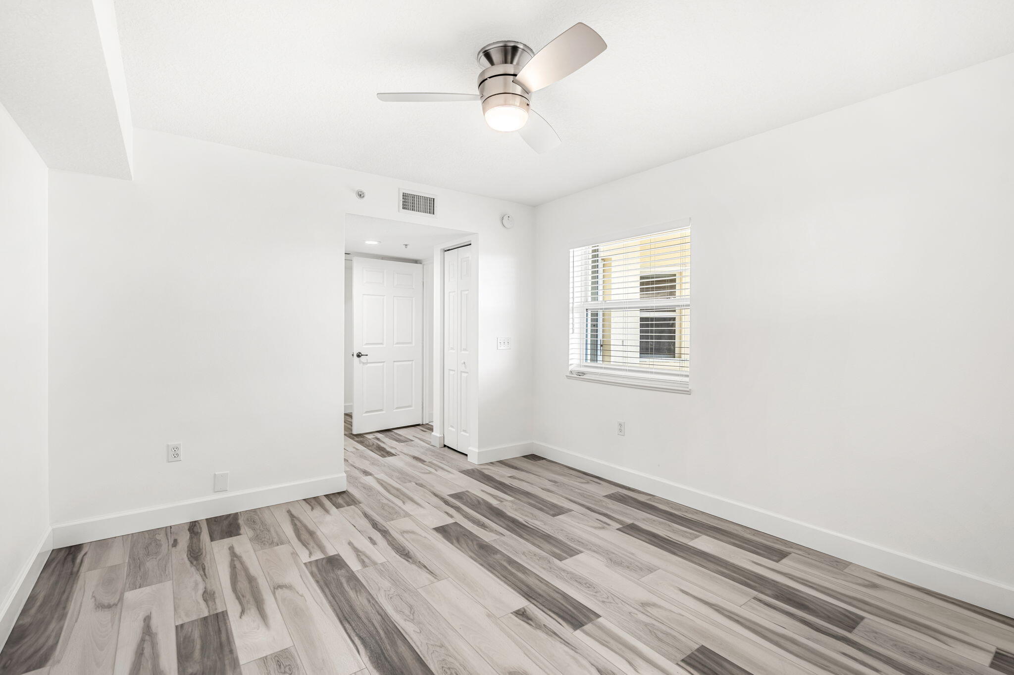 8891 Lake Drive, H404