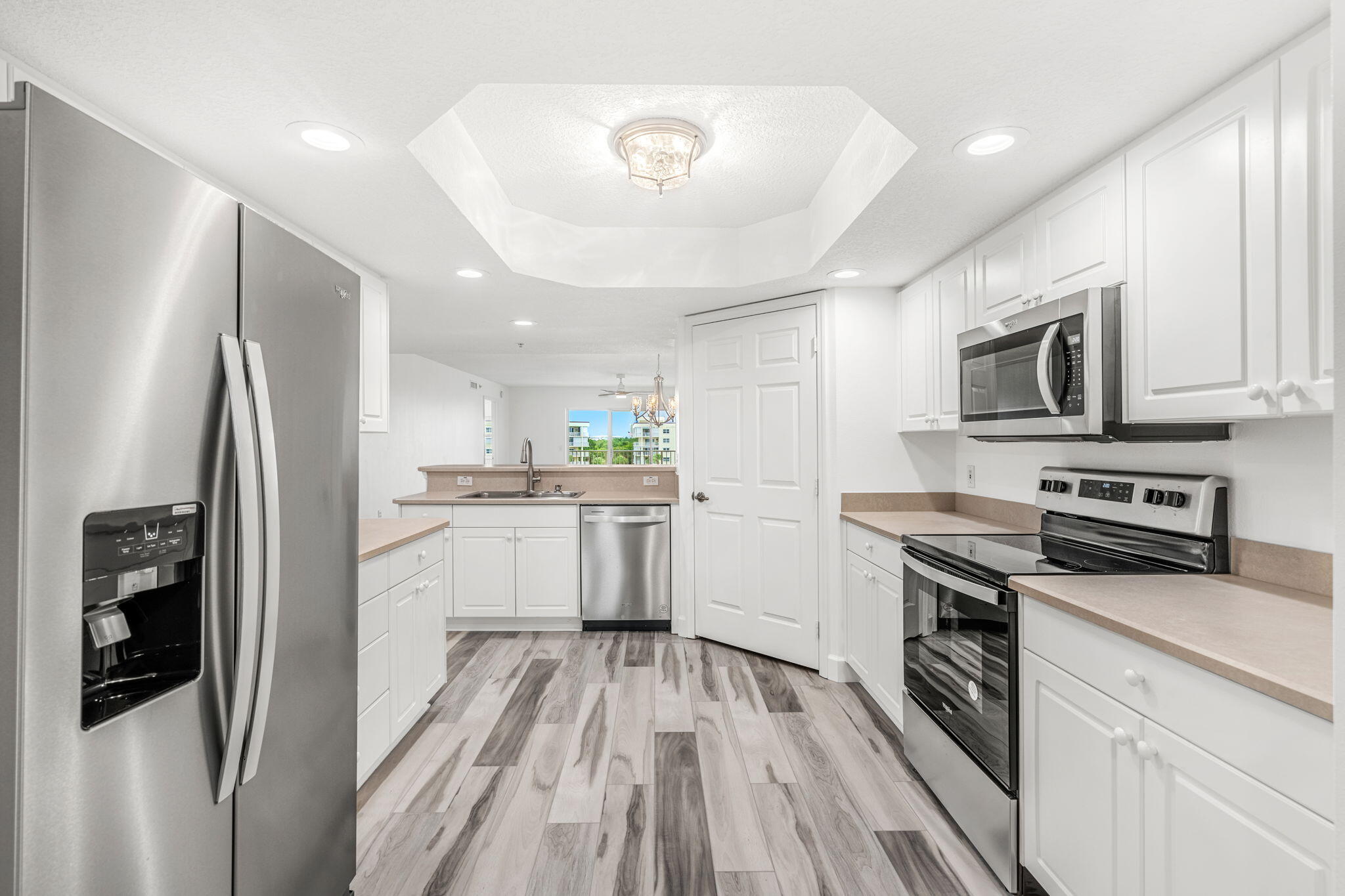 8891 Lake Drive, H404