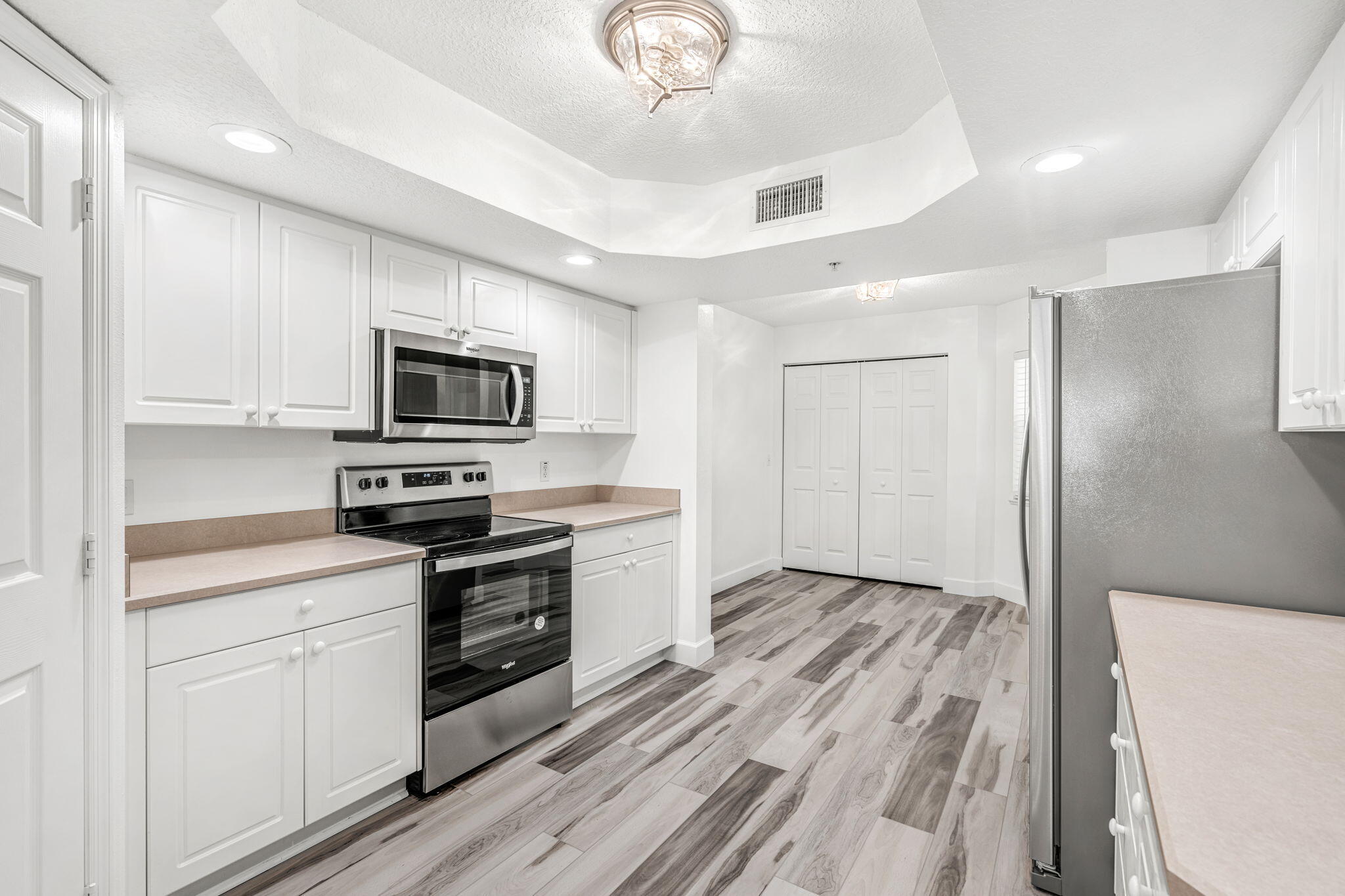 8891 Lake Drive, H404